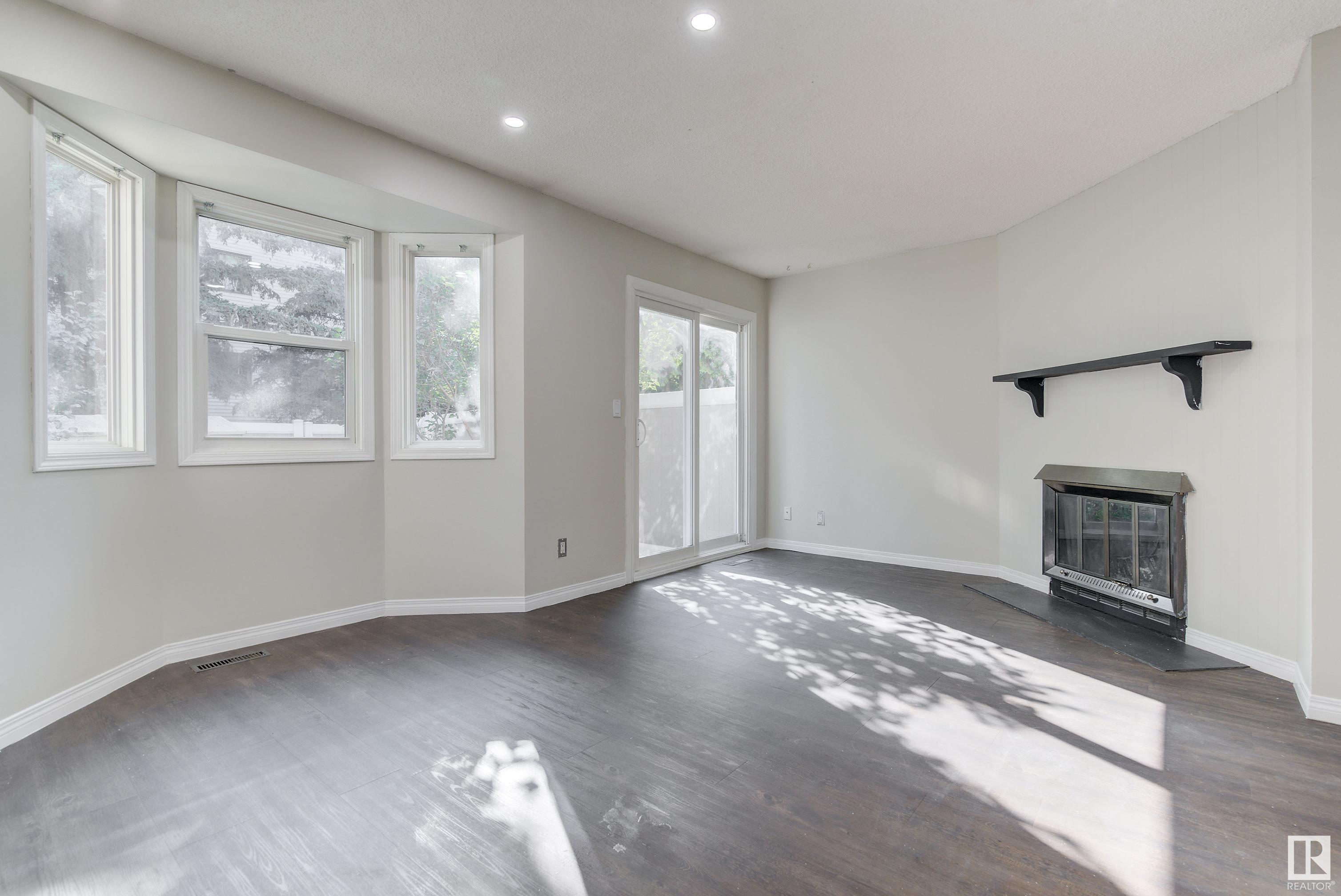      #22 10453 20 AV NW , Edmonton,  ,T6J 5H1 ;  Listing Number: MLS E4420988