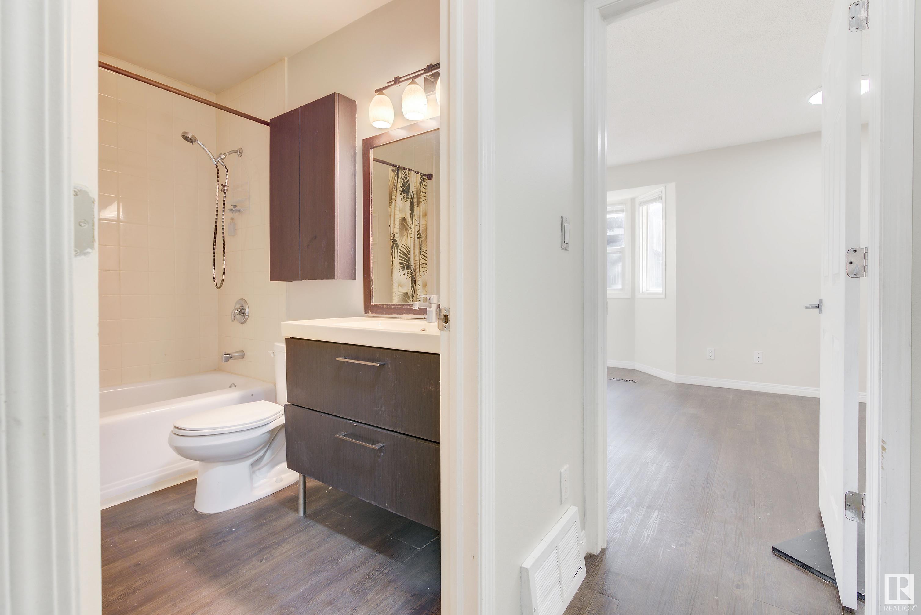      #22 10453 20 AV NW , Edmonton,  ,T6J 5H1 ;  Listing Number: MLS E4420988