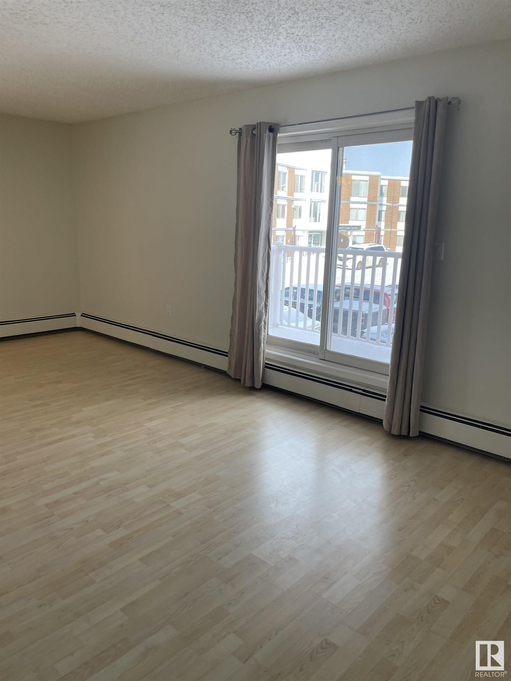 Photo 13 at 6310 101 Avenue NW, Fulton Place, Edmonton