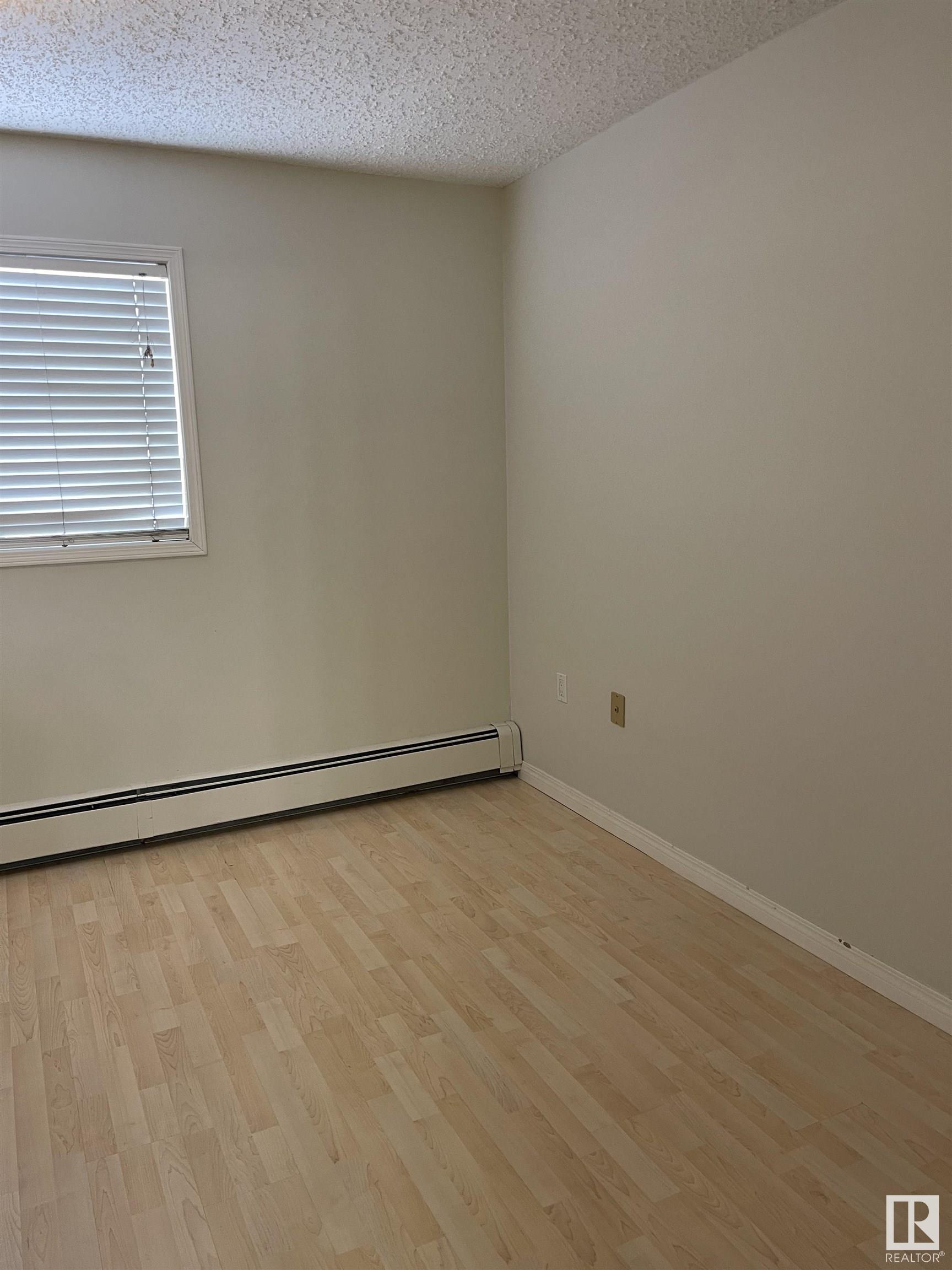 Photo 14 at 6310 101 Avenue NW, Fulton Place, Edmonton