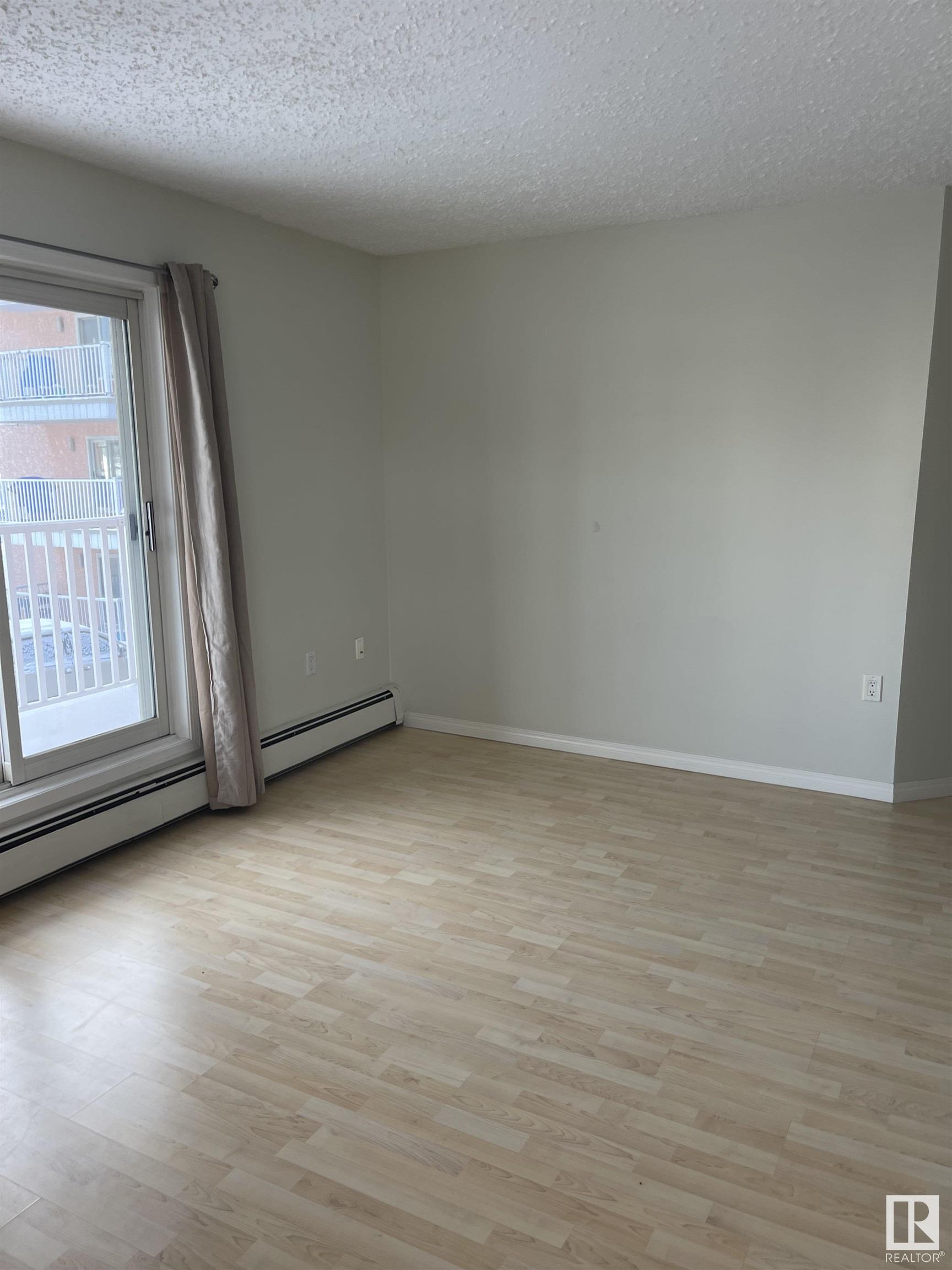 Photo 10 at 6310 101 Avenue NW, Fulton Place, Edmonton