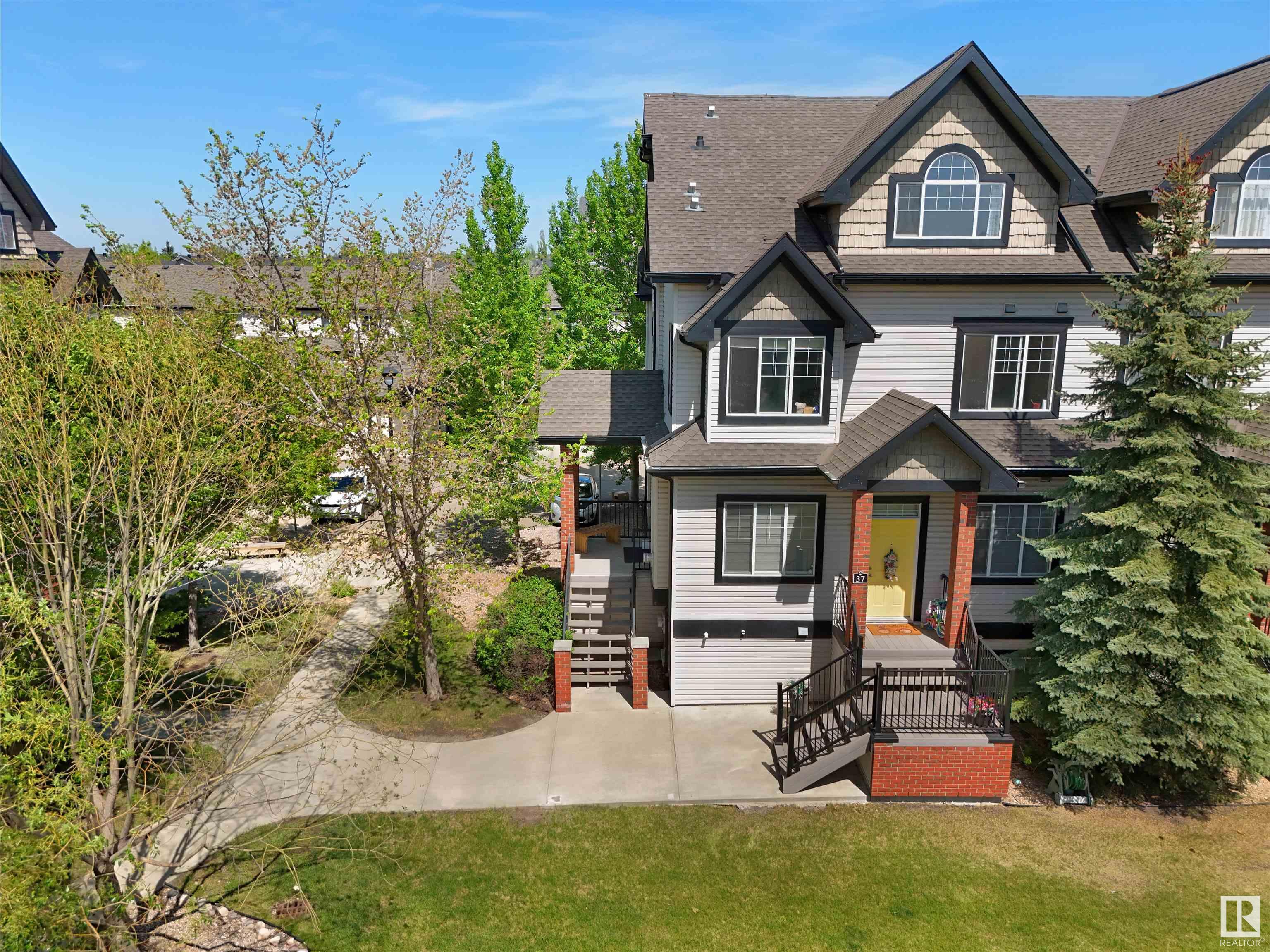 Discover your dream home in the highly sought-after neighborhood of Terwillegar! This beautiful townhouse boasts an open-concept layout and soaring high ceilings on the main floor. Prepare culinary delights and entertain in the chef- inspired kitchen, while the spacious dining and living areas provide the perfect setting for memorable events. Step outside and enjoy the incredible convenience of direct access to a common area field, perfect for evening walk. The luxurious master suite offers a tranquil escape with its generous space and high ceilings, complete with a private ensuite. Upstairs, a versatile loft awaits, ideal for an office, hobby space, or even an additional bedroom complemented by a full bath for ultimate convenience. Experience unparalleled cleanliness with a built-in vacuum system. With its prime location offering easy access to the city's top schools and a variety of nearby amenities, this home isn't just a place to live?it's a lifestyle waiting to be embraced!