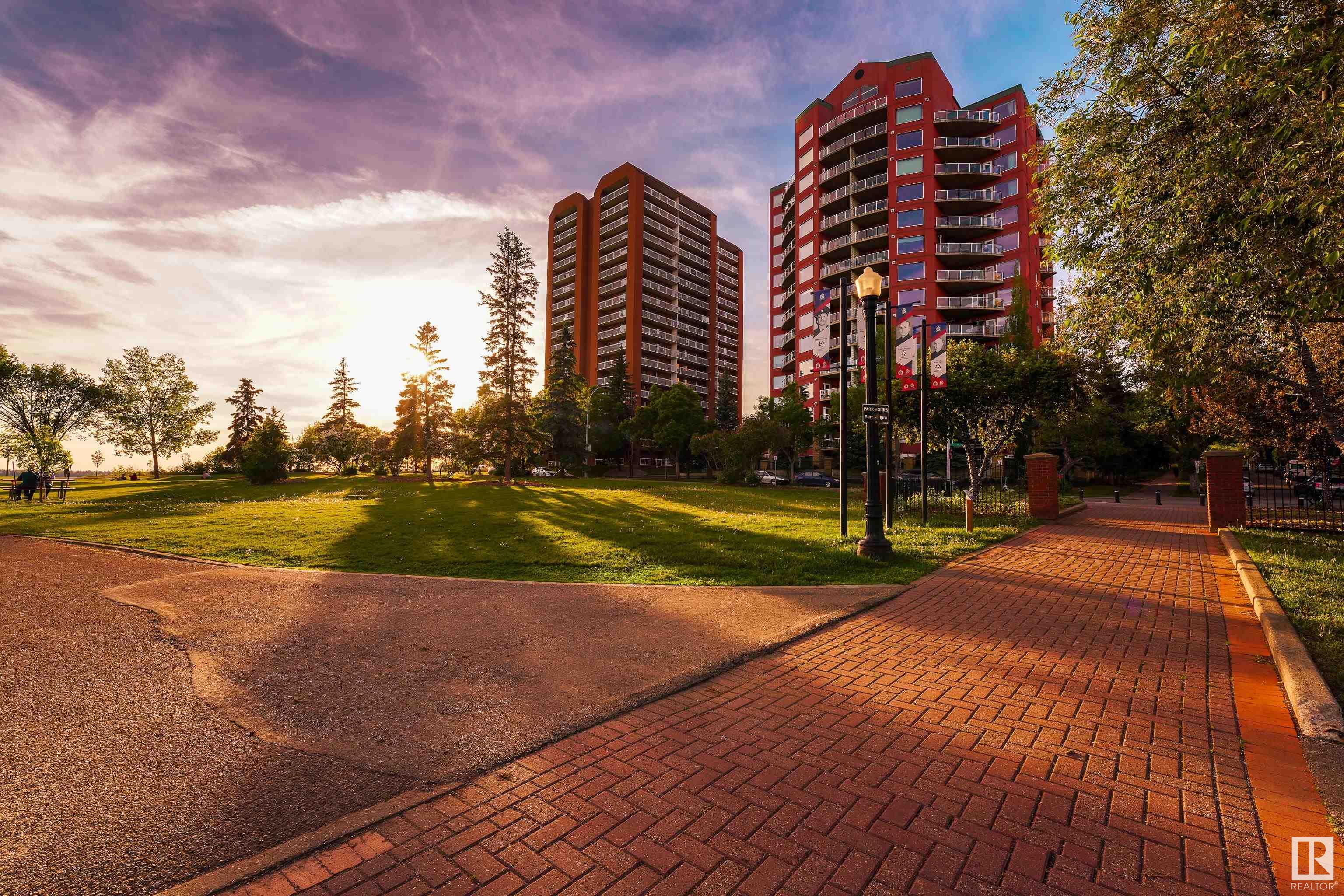 http://cdnparap120.paragonrels.com/ParagonImages/Property/p12/RAE/225335670/45/0/0/1da28cee19dbe93b0d4fcbb34f721841/1/b48f3d3dc13f61ad00f76d4243355820/225335670-acf797a0-6d40-418d-bc0d-7595fe9dca7c.JPG