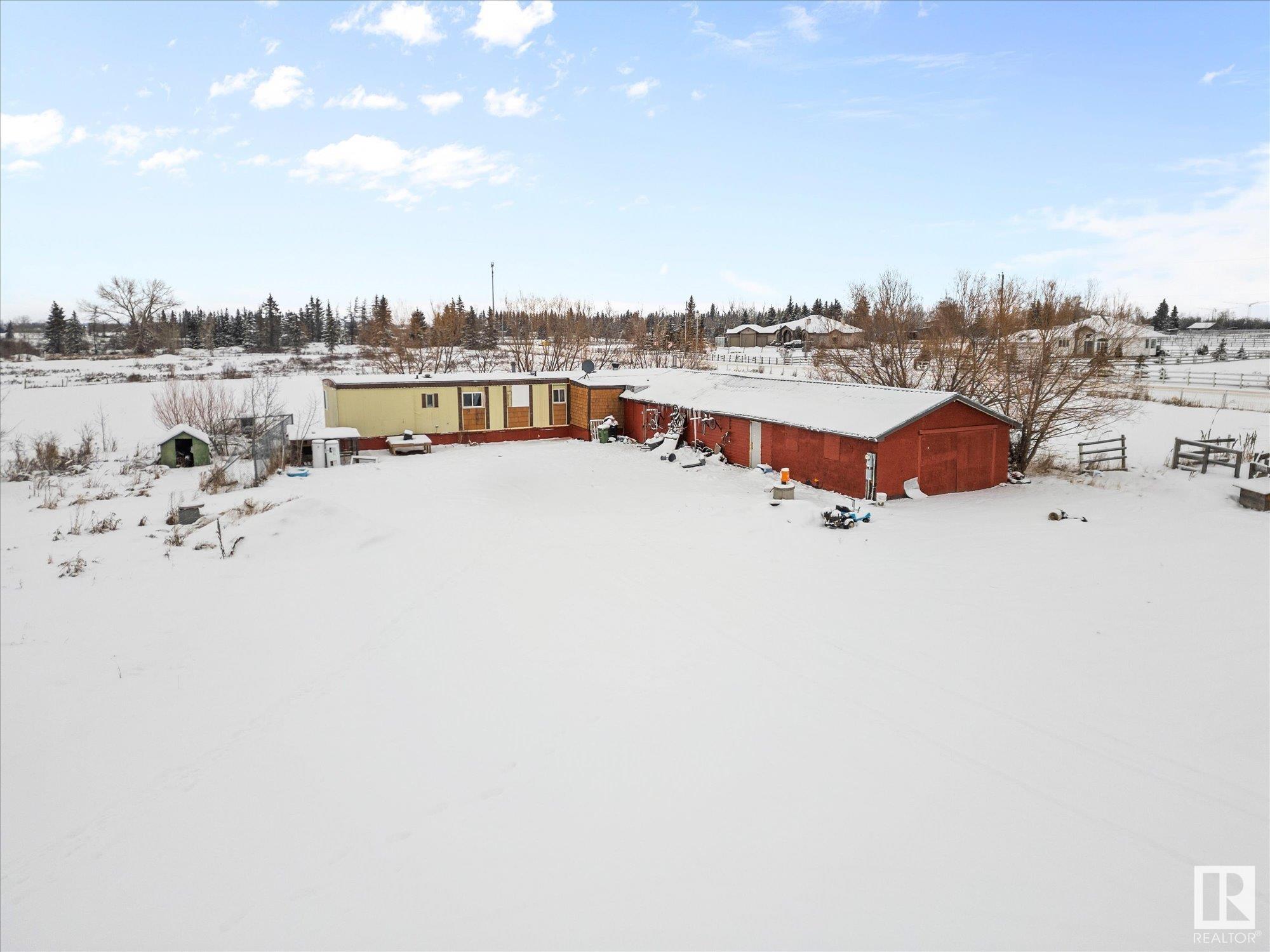 http://cdnparap120.paragonrels.com/ParagonImages/Property/p12/RAE/225336872/22/0/0/191b03f7f2a17577c48c3d16698c103d/1/1591fa975b91d180a8fc9cdd8fbab151/225336872-87790C32-43C4-48C5-BEC5-4A39DFF3CF53.JPG