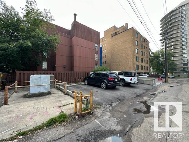 http://cdnparap120.paragonrels.com/ParagonImages/Property/p12/RAE/225337416/39/0/0/7416b667085607d61f50ecd5cbe63524/1/fa81b90d0f764a765aba7e05525de271/225337416-77261C74-631D-4608-A564-8DA9CB341291.JPG