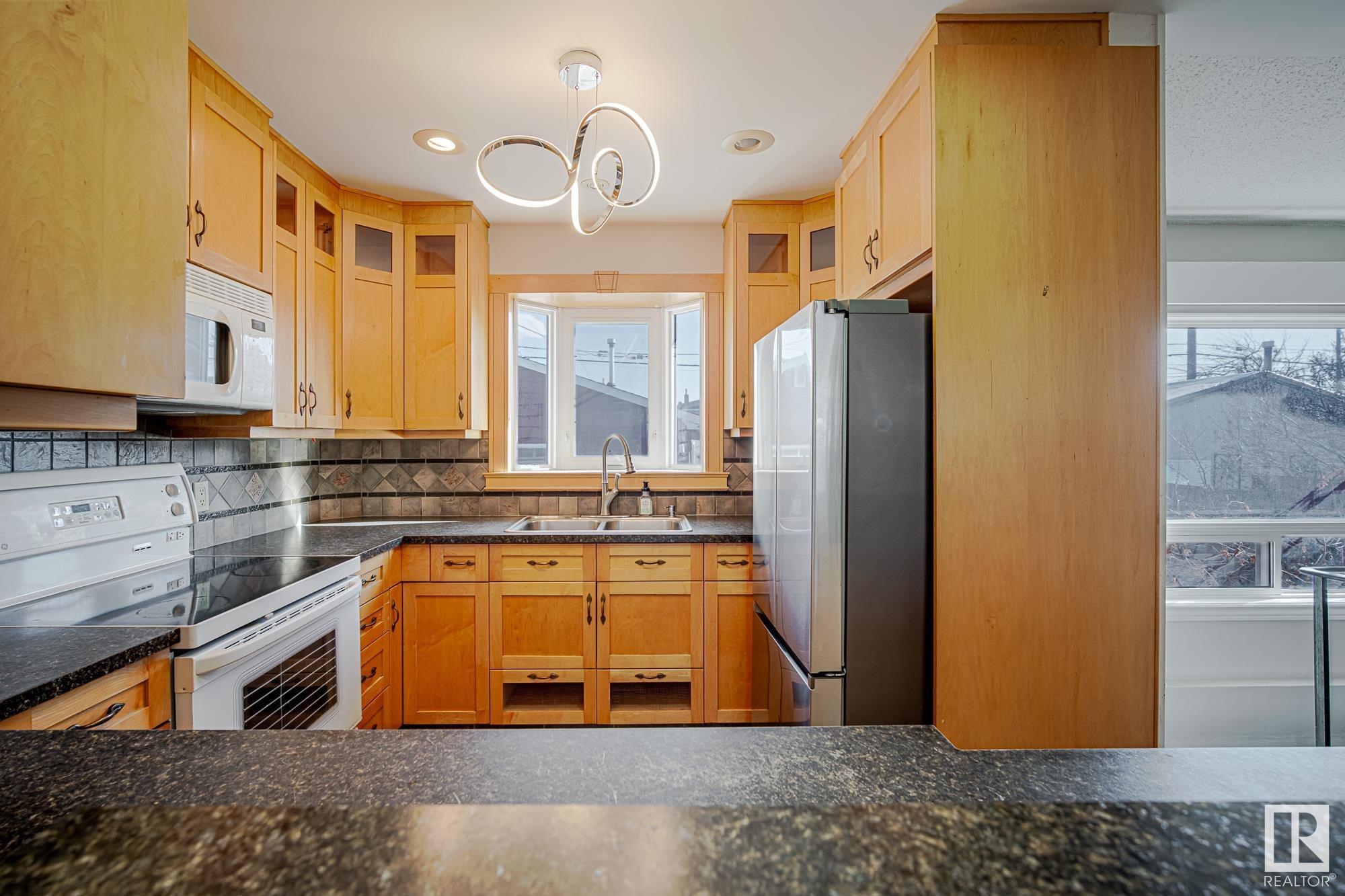 13043 Sherbrooke Avenue Nw, Sherbrooke, Edmonton 2