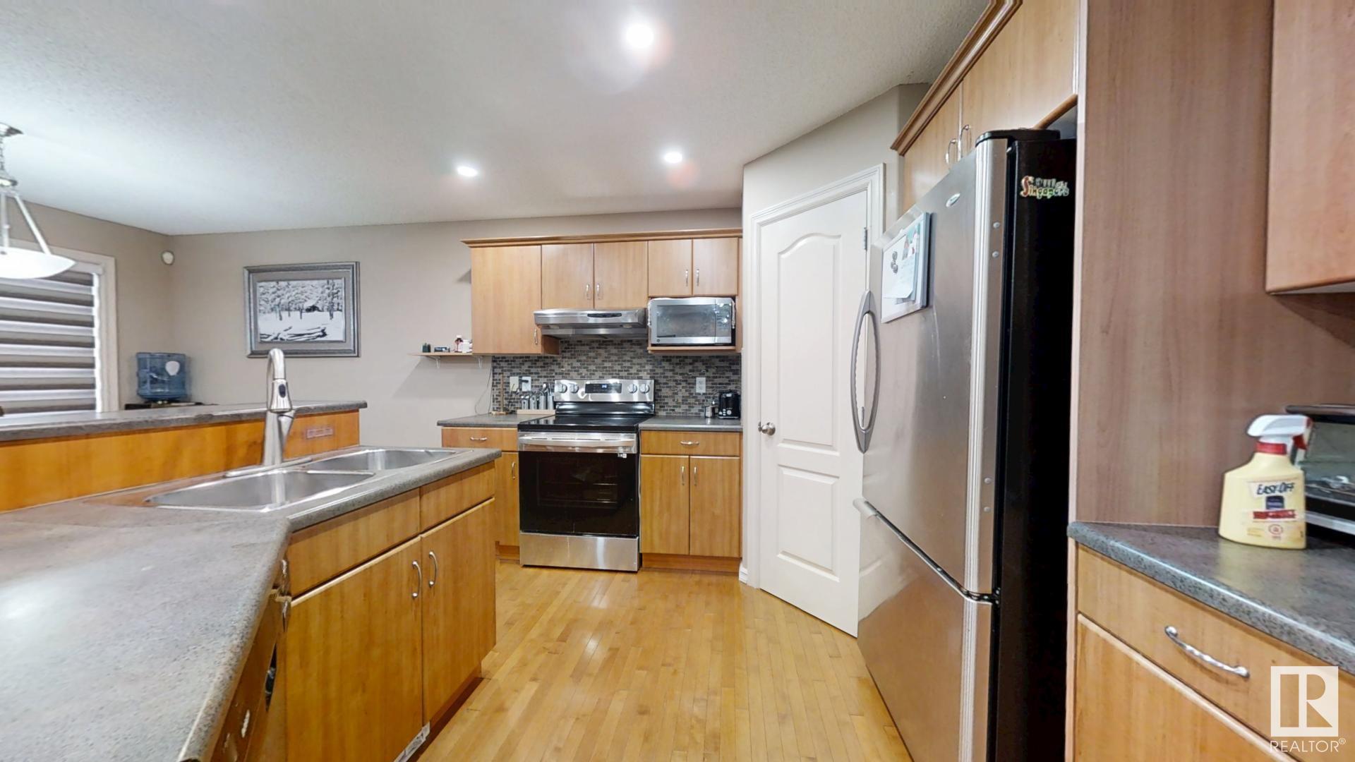 Photo 14 at 3363 25 Avenue Nw, Silver Berry, Edmonton