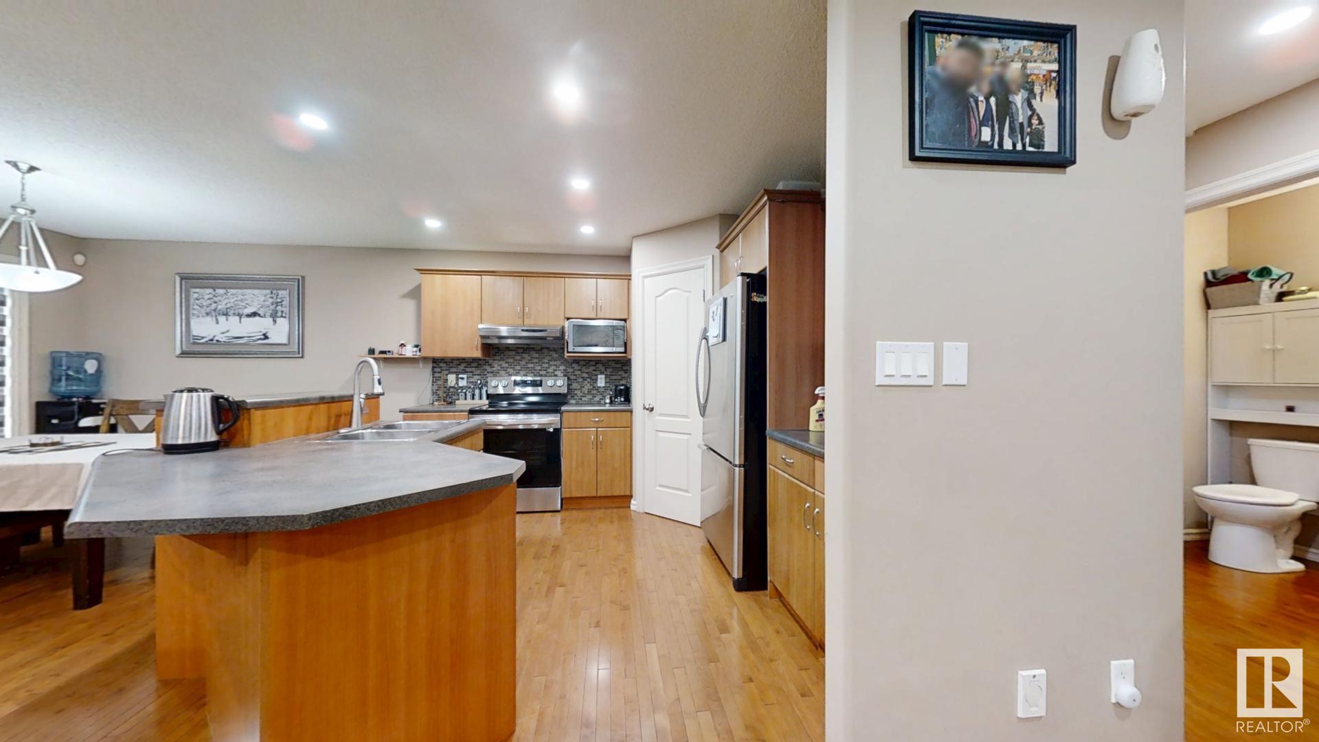 Photo 15 at 3363 25 Avenue Nw, Silver Berry, Edmonton