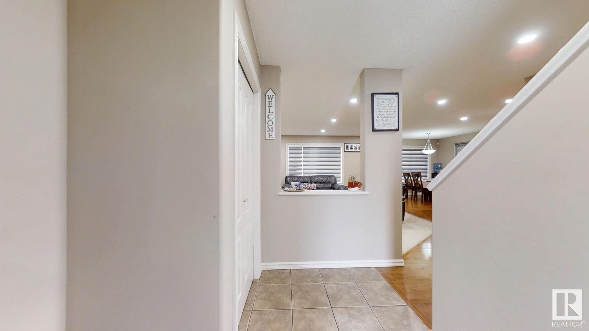 Photo 4 at 3363 25 Avenue Nw, Silver Berry, Edmonton