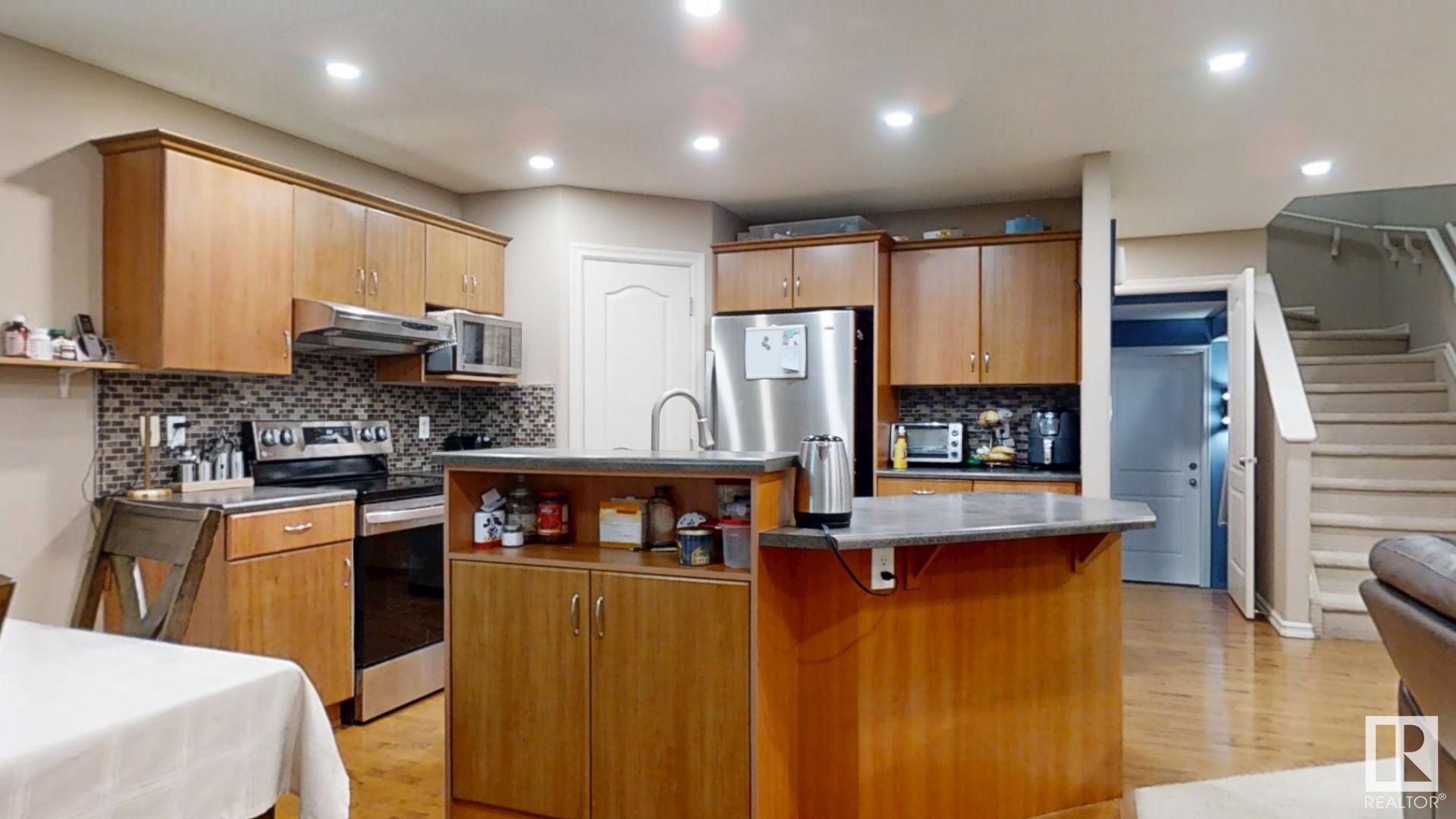 Photo 9 at 3363 25 Avenue Nw, Silver Berry, Edmonton