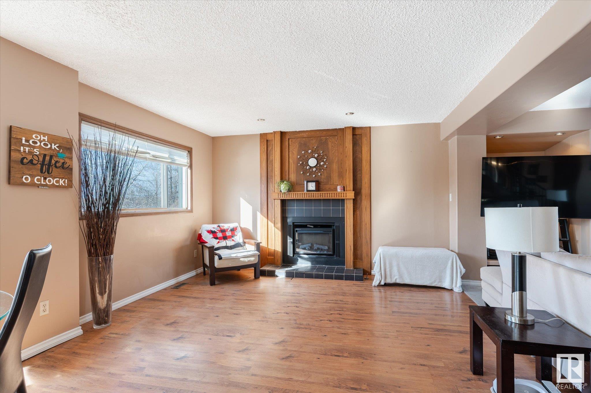 Photo 11 at 9740 190 Street Nw, La Perle, Edmonton