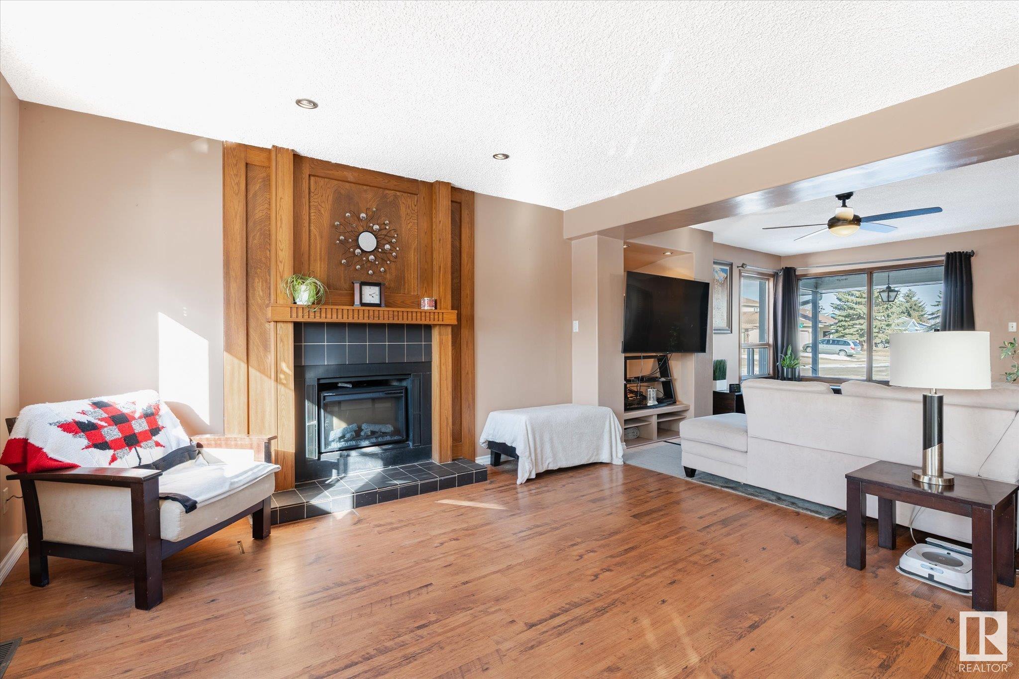 Photo 12 at 9740 190 Street Nw, La Perle, Edmonton