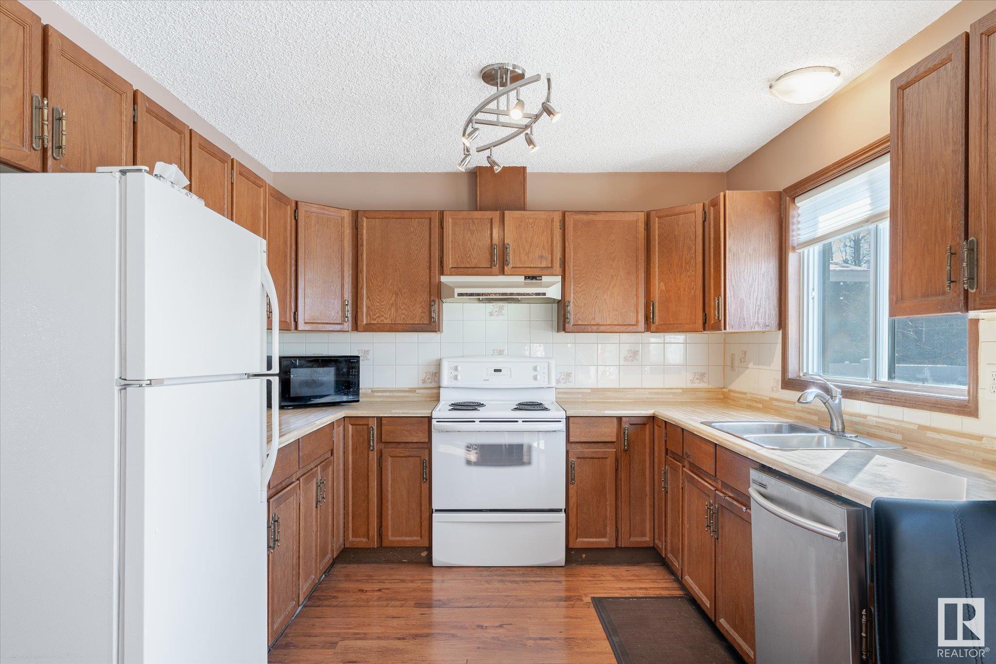 Photo 9 at 9740 190 Street Nw, La Perle, Edmonton