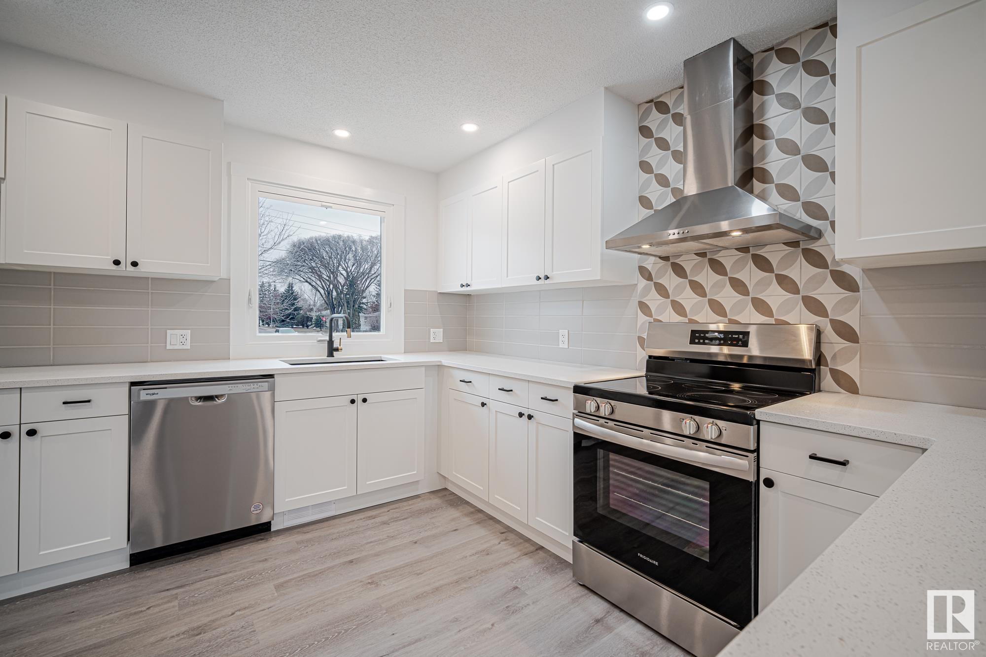 Photo 11 at 12140 39 Street Nw, Beacon Heights, Edmonton