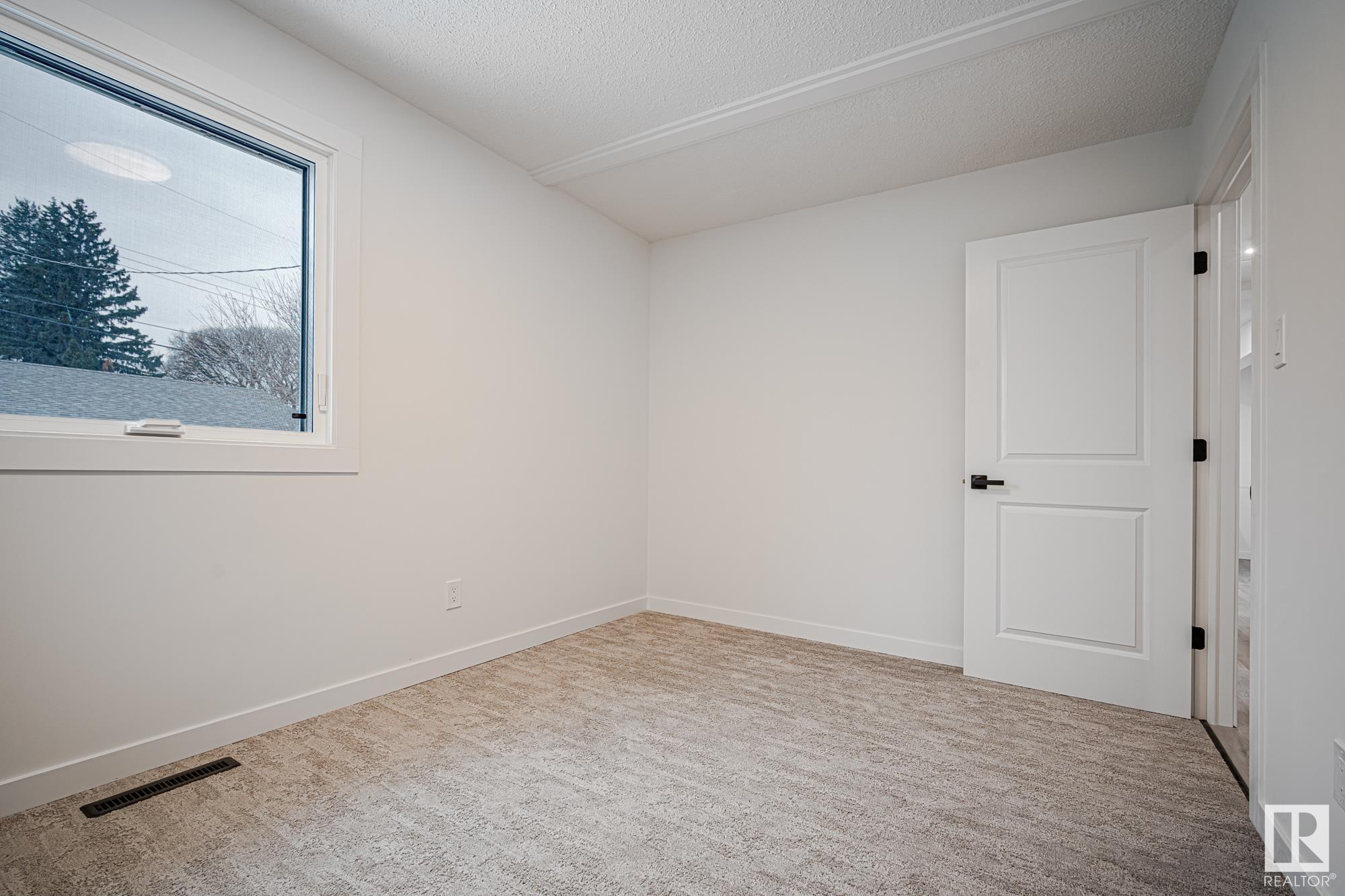 Photo 20 at 12140 39 Street Nw, Beacon Heights, Edmonton