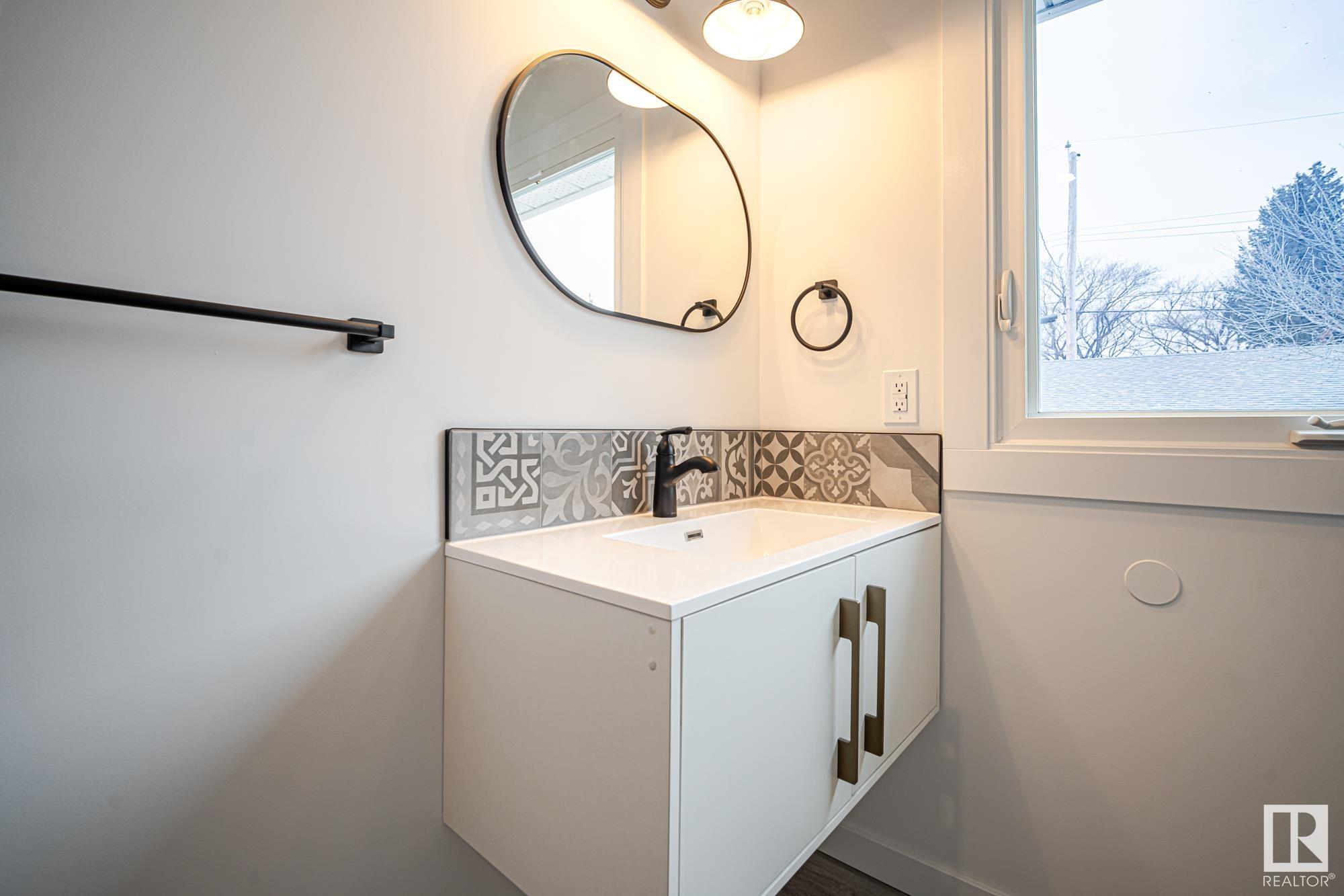 Photo 22 at 12140 39 Street Nw, Beacon Heights, Edmonton