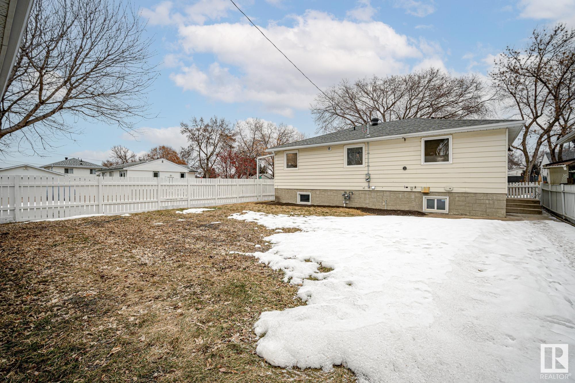 Photo 32 at 12140 39 Street Nw, Beacon Heights, Edmonton