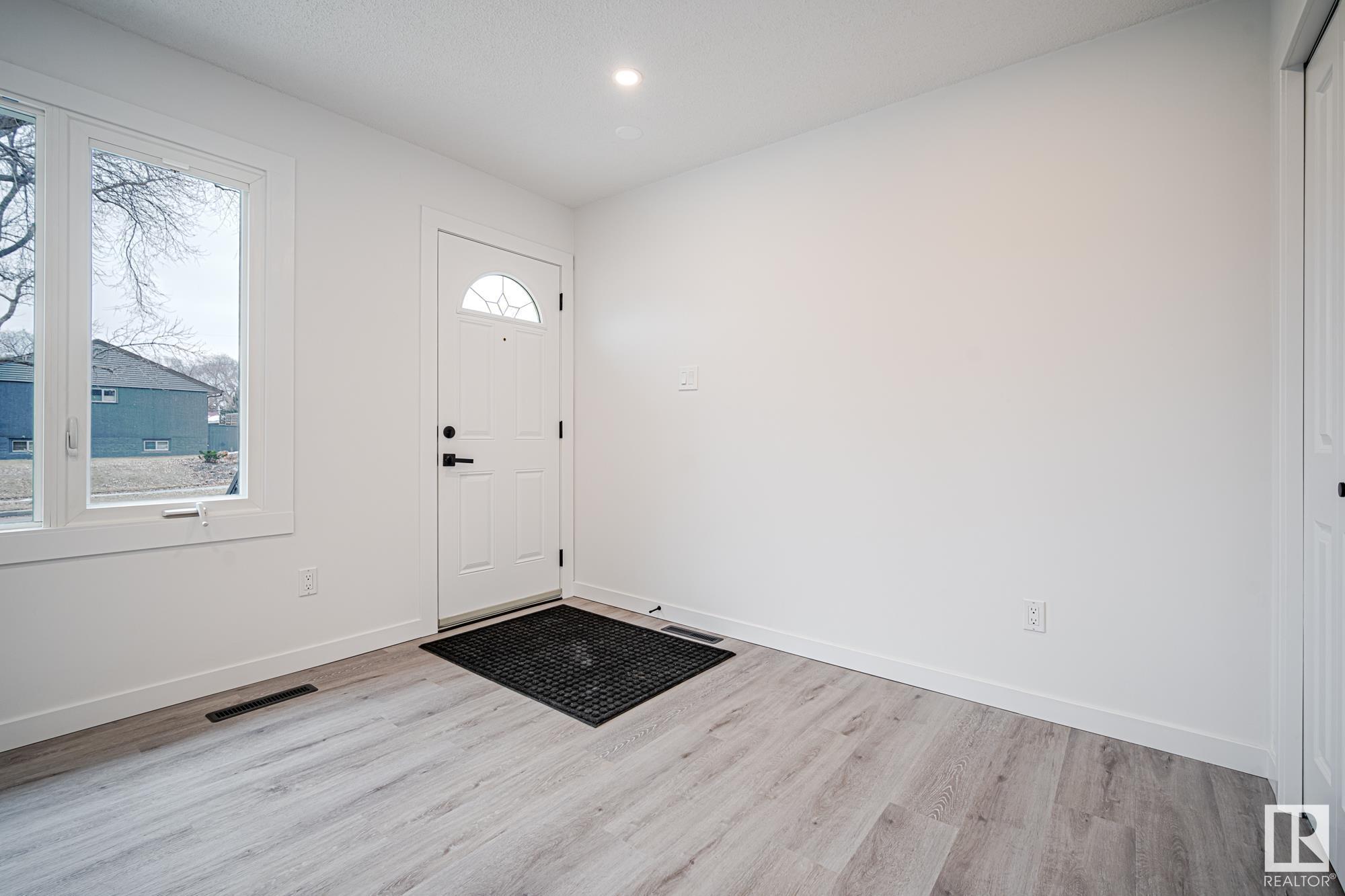 Photo 5 at 12140 39 Street Nw, Beacon Heights, Edmonton