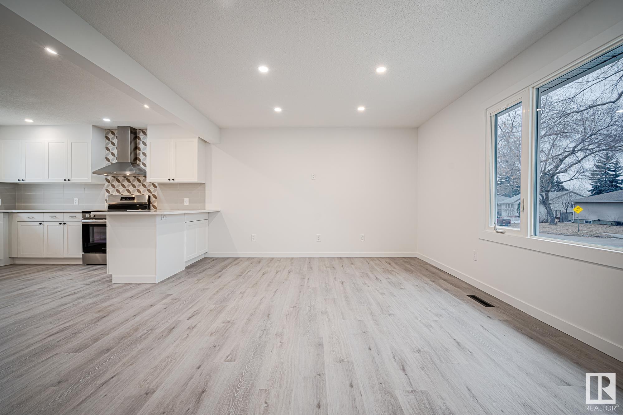 Photo 7 at 12140 39 Street Nw, Beacon Heights, Edmonton