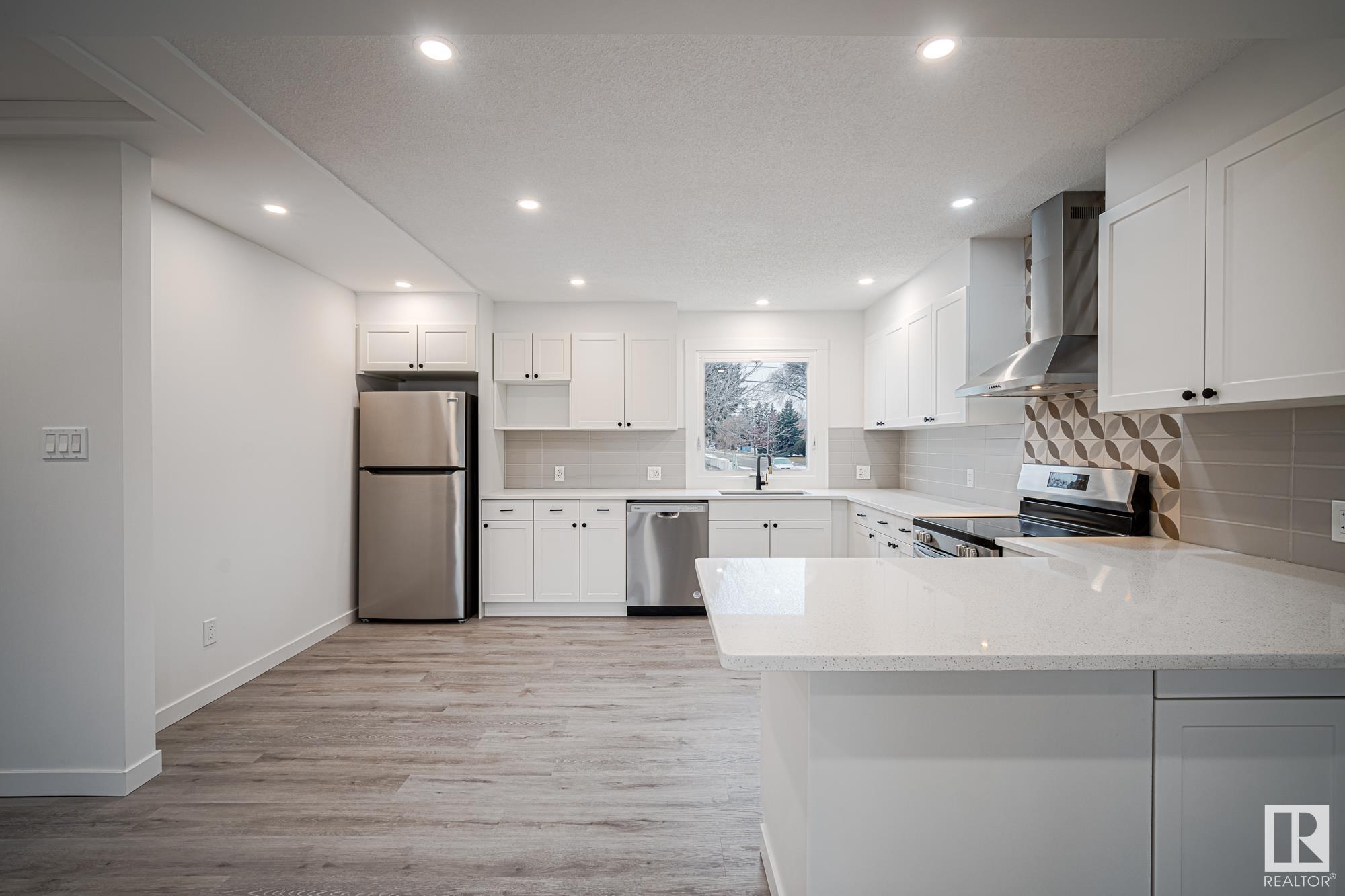 Photo 8 at 12140 39 Street Nw, Beacon Heights, Edmonton