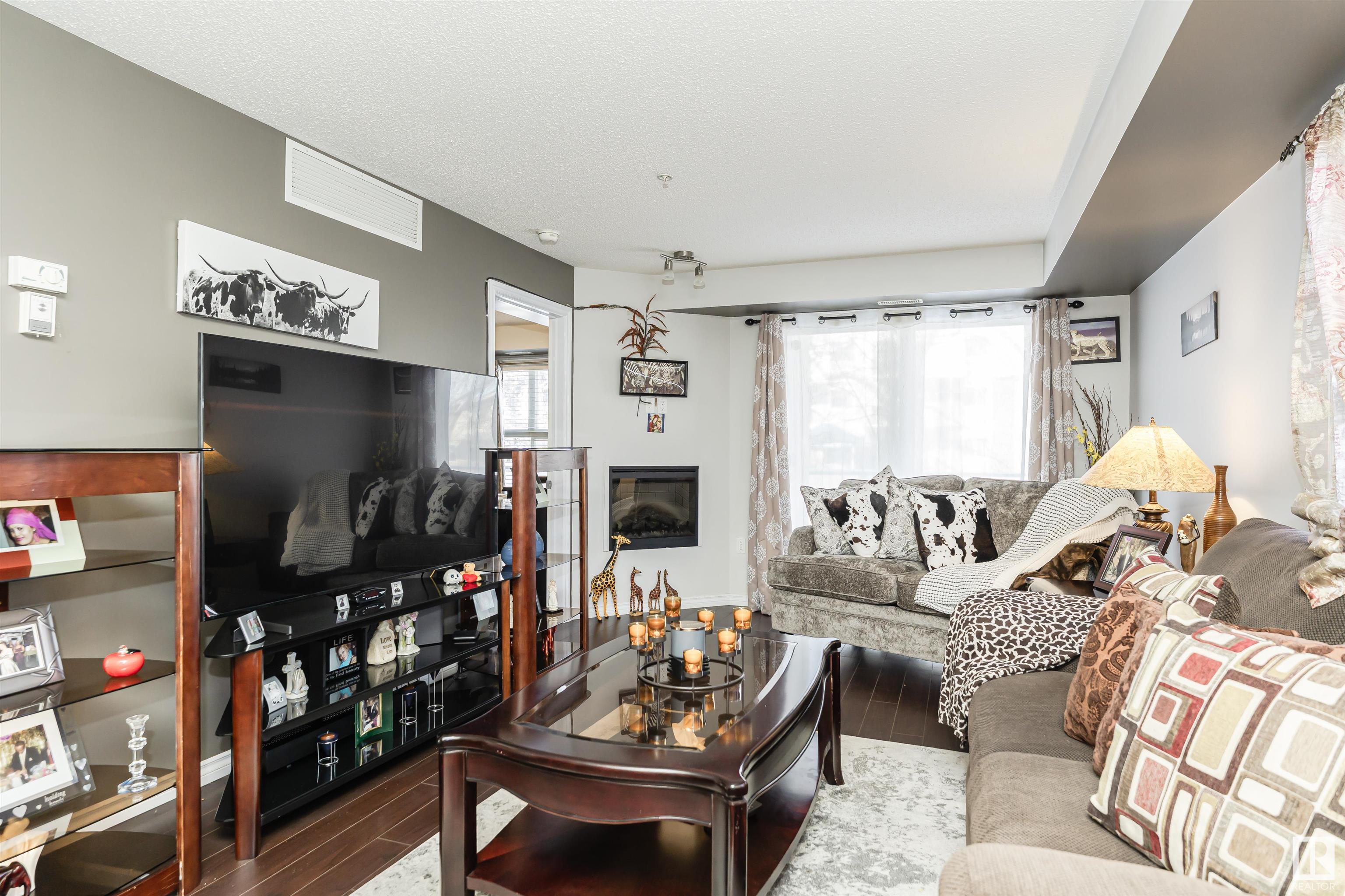 http://cdnparap120.paragonrels.com/ParagonImages/Property/p12/RAE/225338797/21/0/0/cfbbb2c0c0e5d0132ef298b87e5a57c2/1/34ff3adad7d8538fe45358ee103460ac/225338797-2e74cc12-cffb-407b-b9d1-14da3c95dbd8.JPG