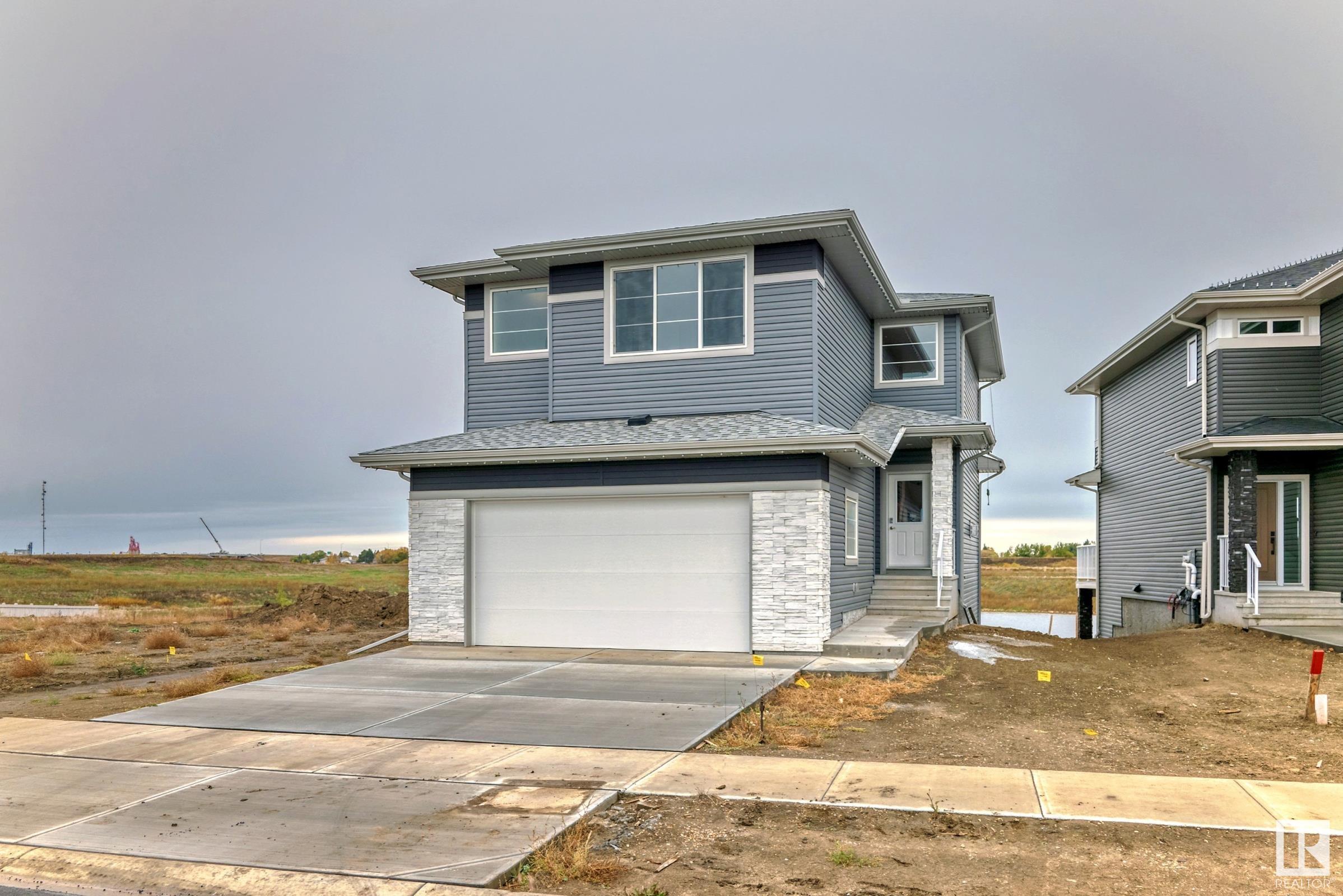 Photo 2 at 10238 92a Avenue, Morinville