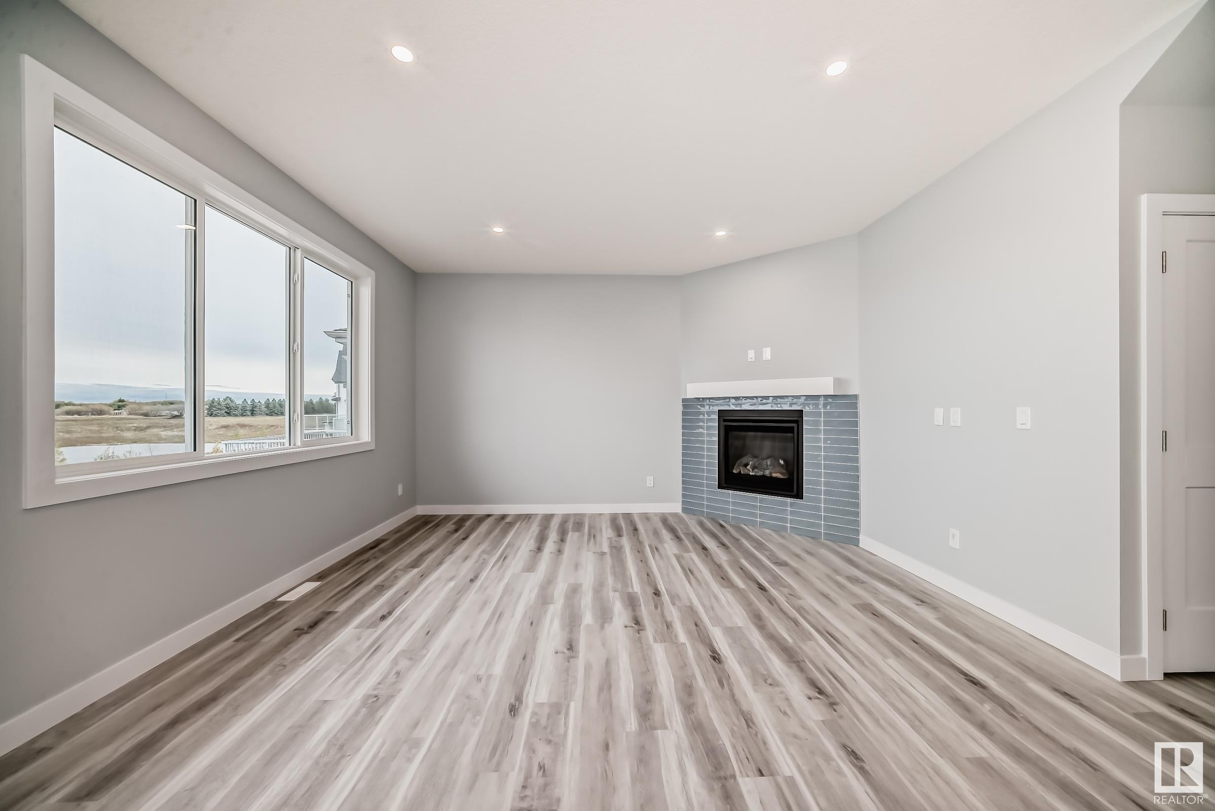 Photo 5 at 10238 92a Avenue, Morinville