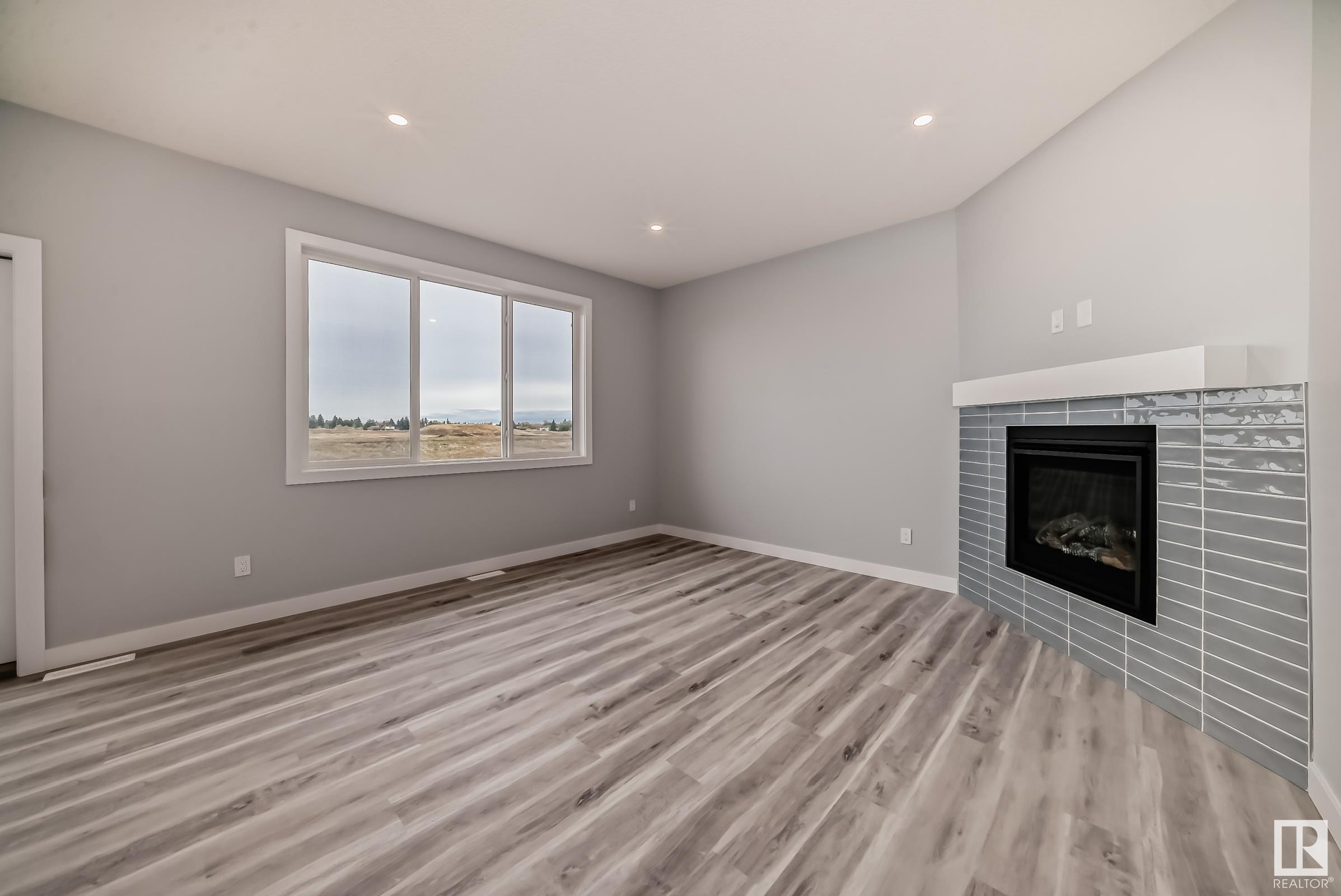 Photo 6 at 10238 92a Avenue, Morinville