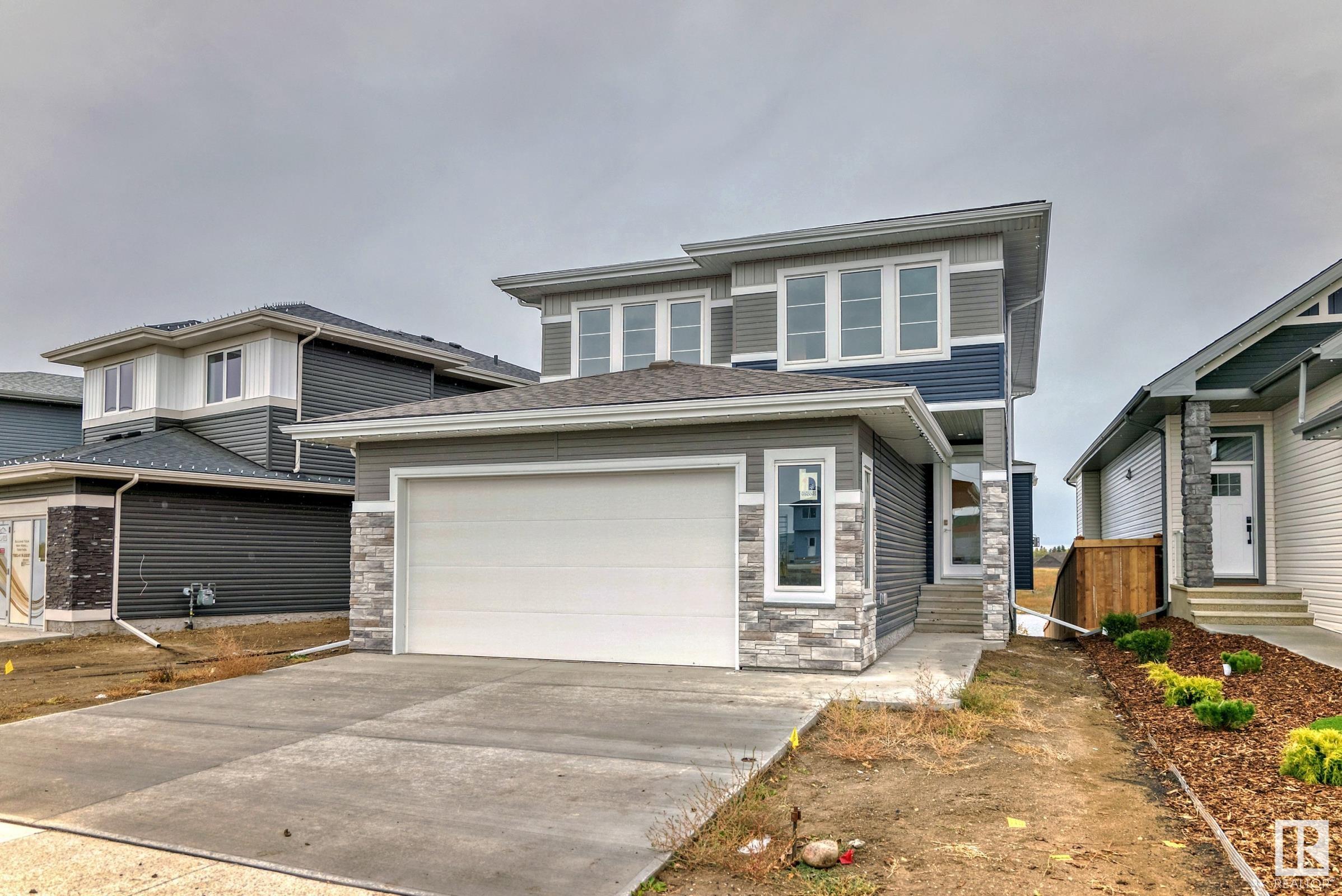 Photo 2 at 10226 92a Avenue, Morinville