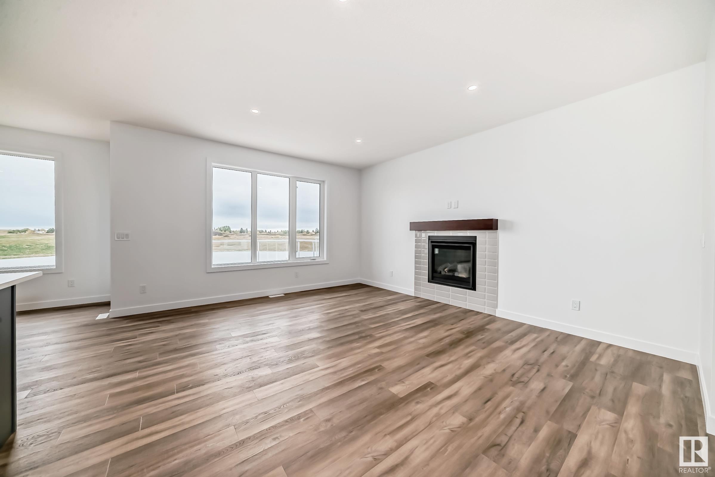 Photo 5 at 10226 92a Avenue, Morinville