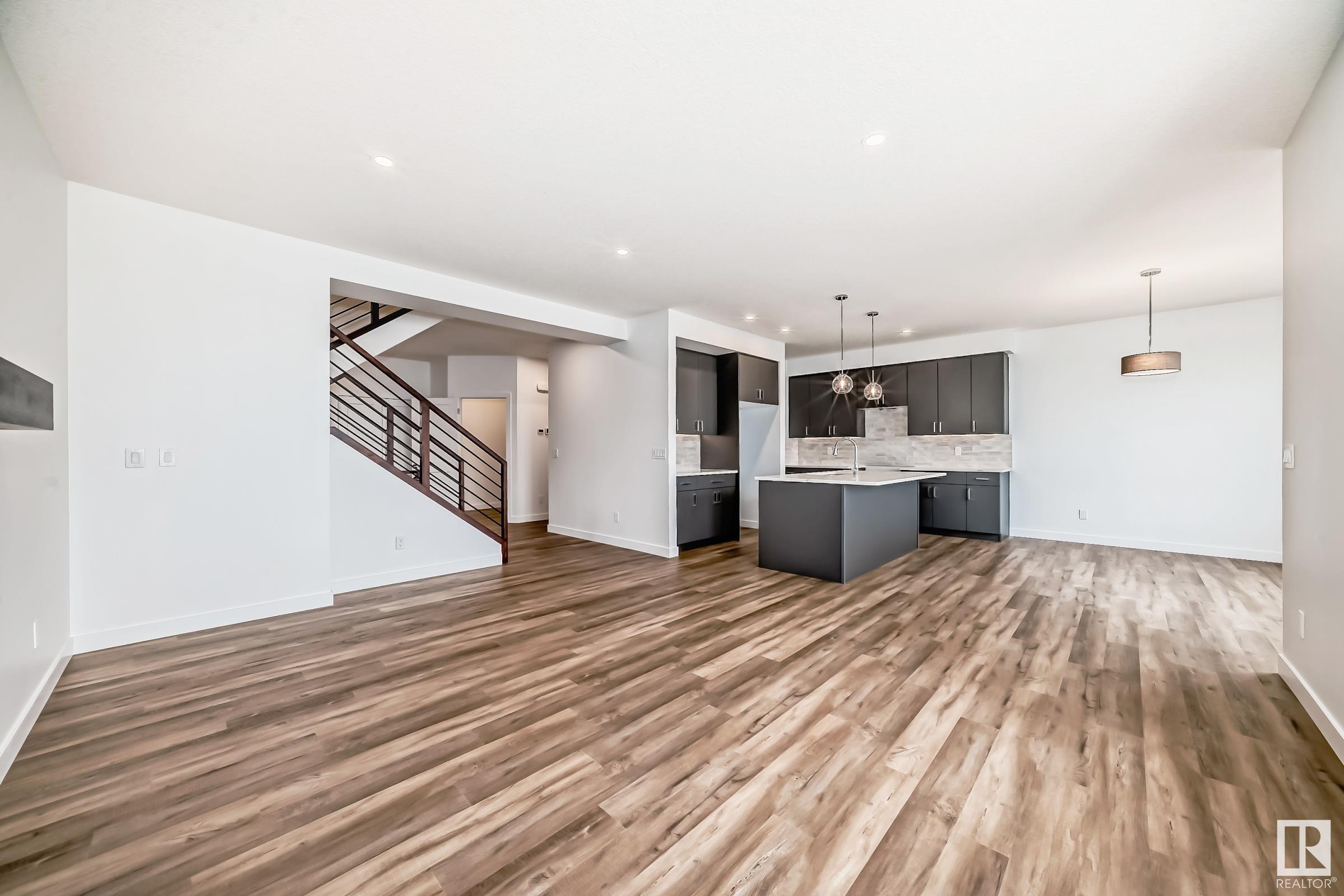 Photo 8 at 10226 92a Avenue, Morinville