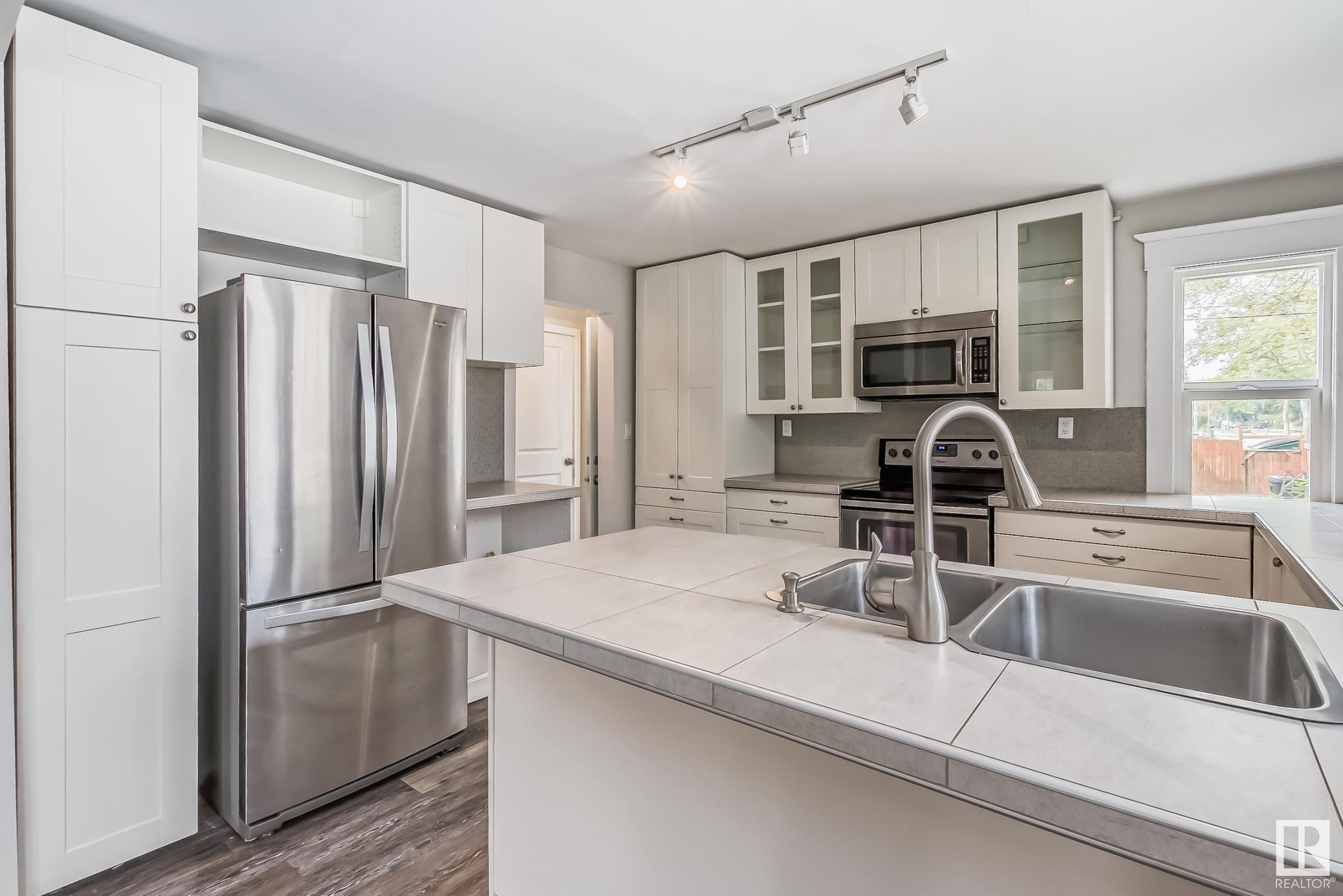 Photo 13 at 11164 97 Street NW, Spruce Avenue, Edmonton
