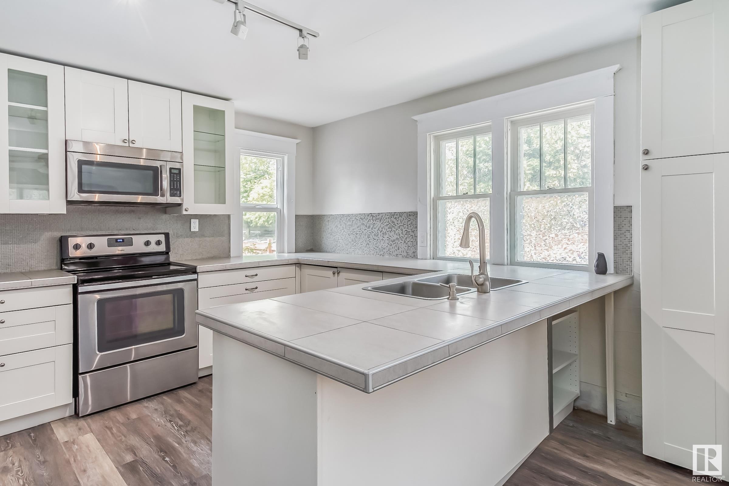 Photo 14 at 11164 97 Street NW, Spruce Avenue, Edmonton
