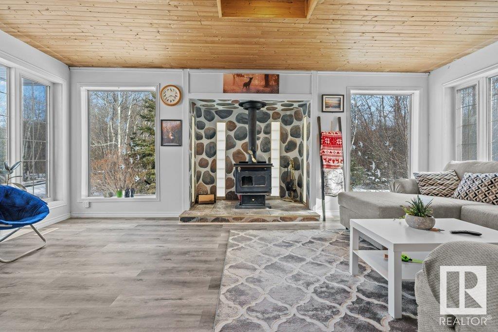 Photo 12 at 4 - 54113 Rge Road 13, Parkland Heights, Rural Parkland County