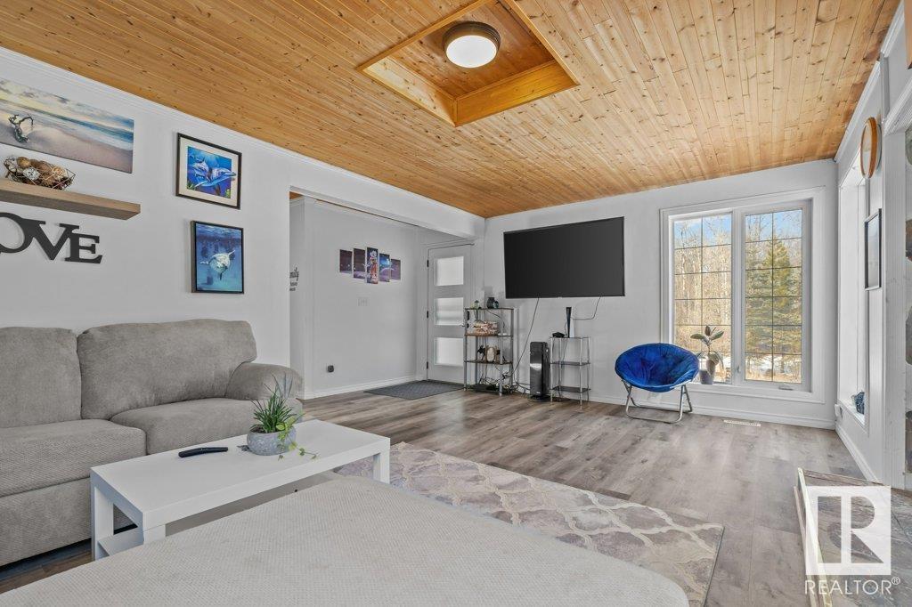 Photo 10 at 4 - 54113 Rge Road 13, Parkland Heights, Rural Parkland County