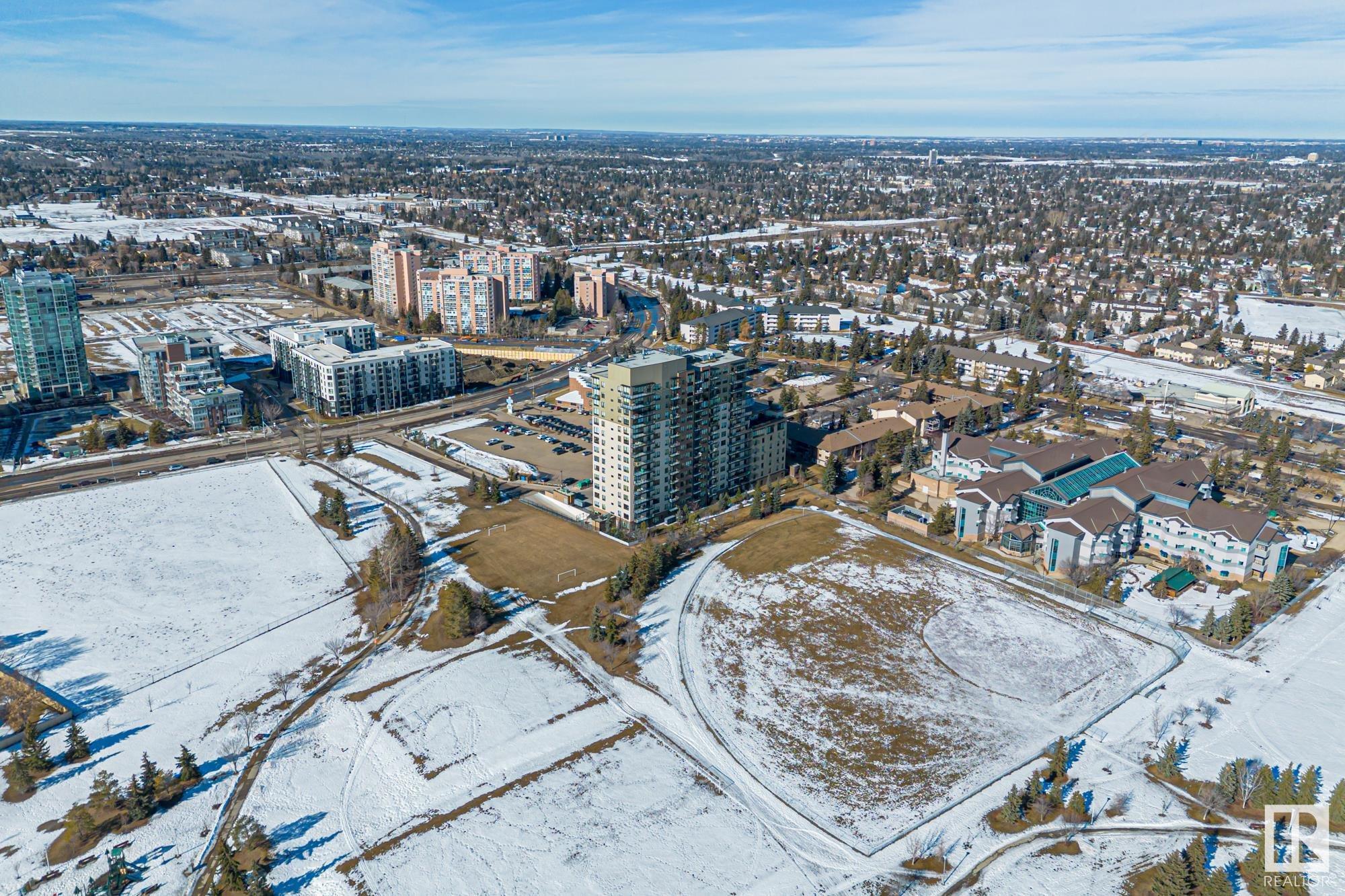 http://cdnparap120.paragonrels.com/ParagonImages/Property/p12/RAE/225339838/47/0/0/917e8d47cbd51aa7cbcb3fa37657dfdf/1/c8b53d5a2333d8e5bbd3a4eeac5fe03e/225339838-e44e9fc4-276e-4f6b-84ea-98d4ef540515.JPG