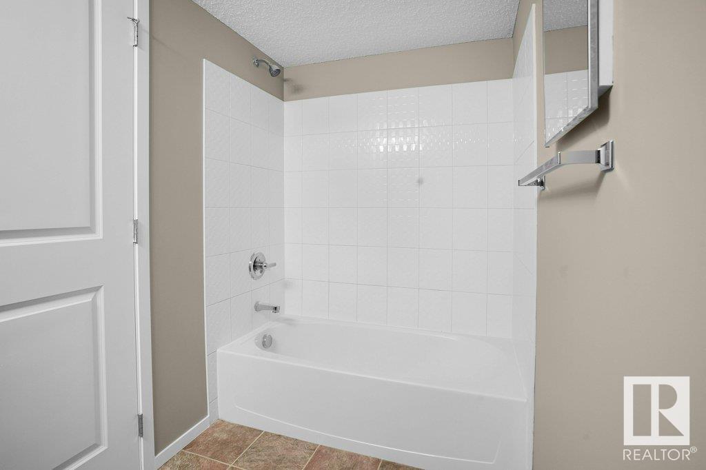 http://cdnparap120.paragonrels.com/ParagonImages/Property/p12/RAE/225340184/16/0/0/b3e97b49774c0f33b3560e6fe9043c00/1/6509320d998f6f578ef116ef91068376/225340184-c6739a1e-f367-4774-8288-81863fe06c91.JPG