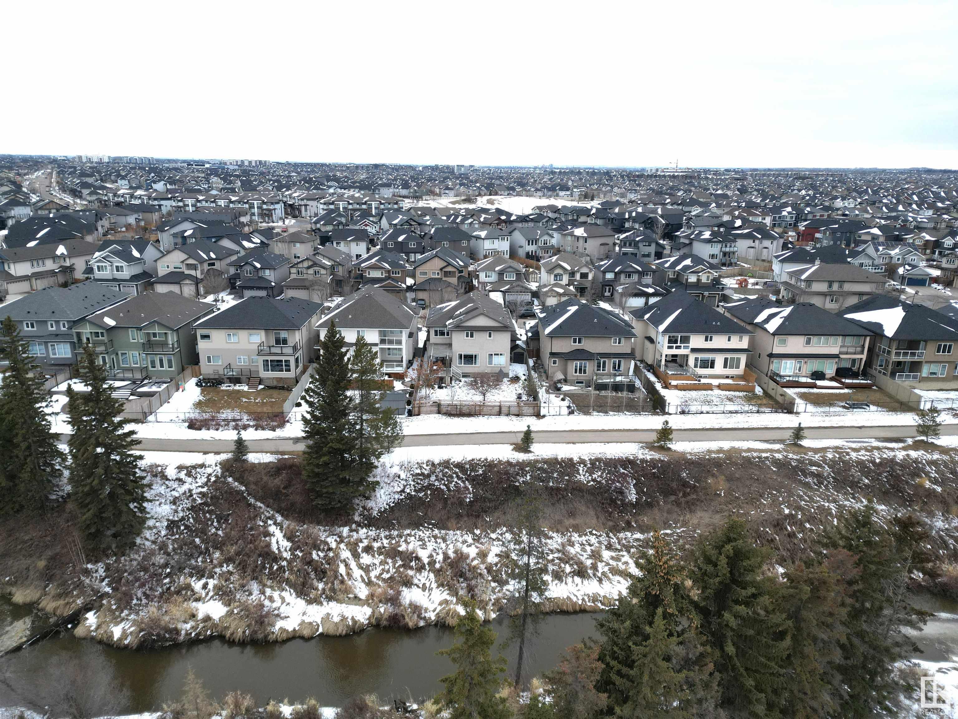 http://cdnparap120.paragonrels.com/ParagonImages/Property/p12/RAE/225340705/8/0/0/8ef8a9c34df50b038966c683c1bdd886/1/9fc99d43671d8b0acece7a007f63dc84/225340705-721ecc7a-a723-4b35-b401-b64cd727015e.JPG