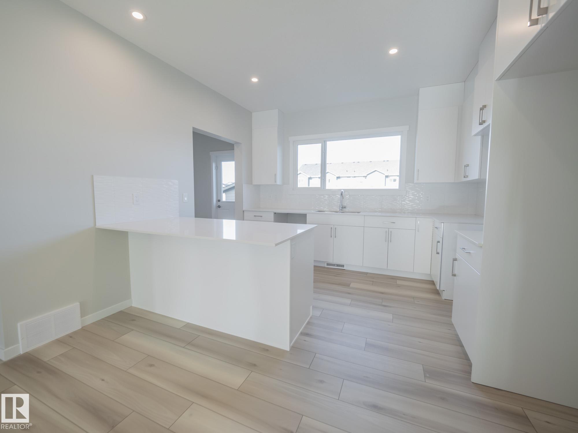 Photo 9 at 11 Nerine Crescent, North Ridge, St. Albert
