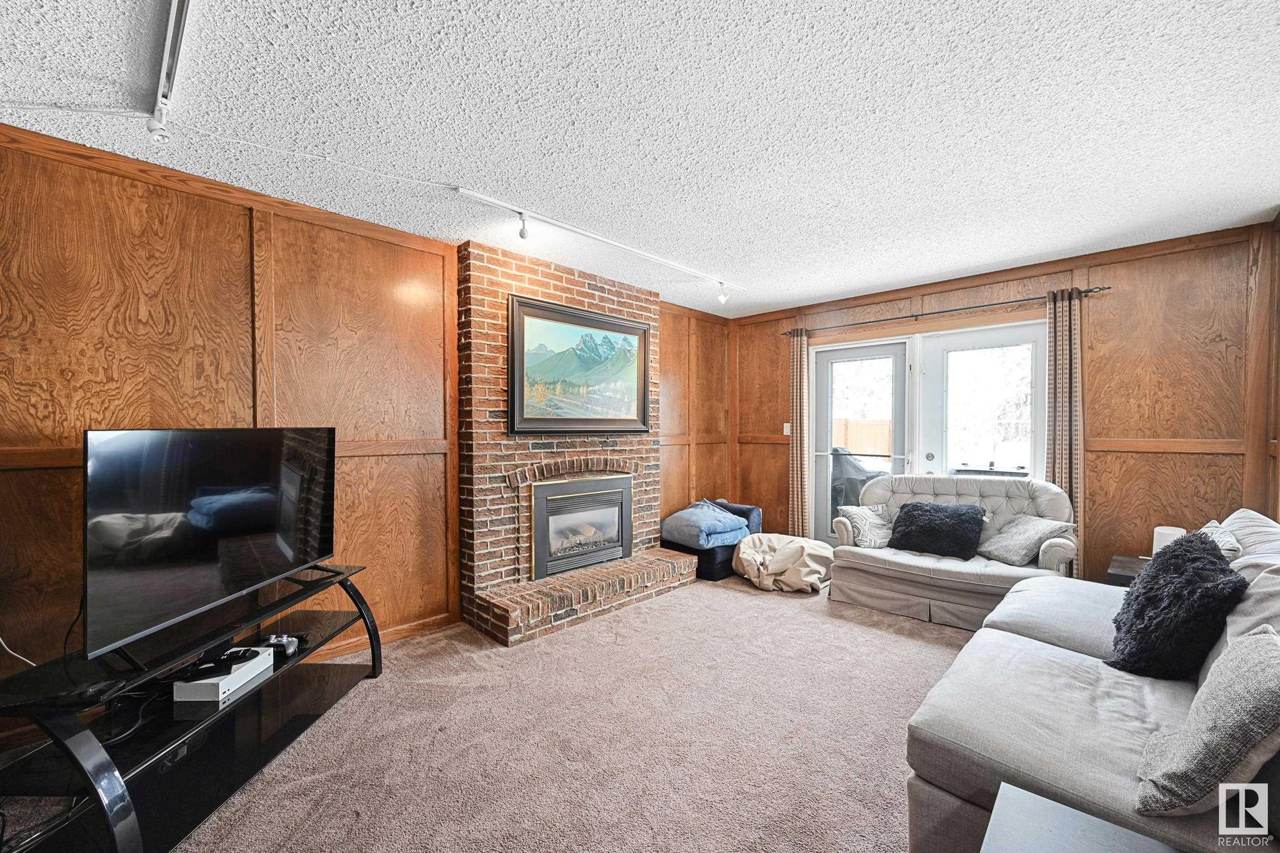 Photo 12 at 190 Gariepy Crescent NW, Gariepy, Edmonton