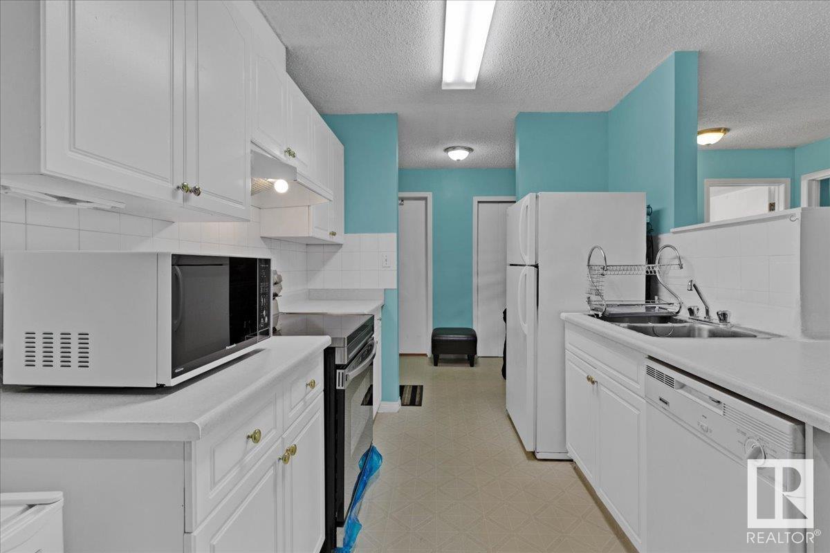 http://cdnparap120.paragonrels.com/ParagonImages/Property/p12/RAE/225342218/33/0/0/b486ba15d941f931b7c003ae45272b42/1/94d19063bfe55bd0087f06df1497f592/225342218-ef846474-8e21-4e22-8567-de4dc5d87d70.JPG