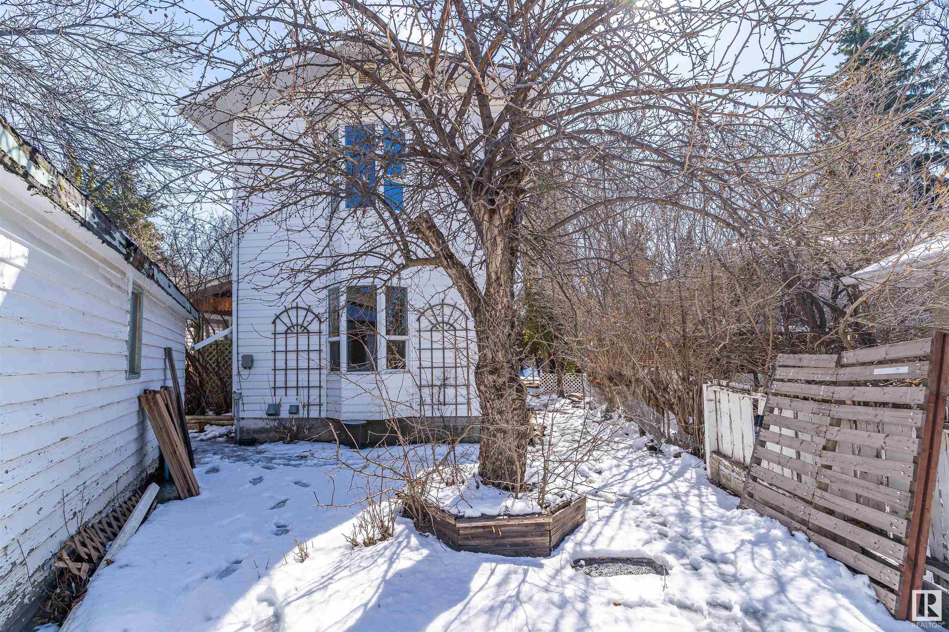 http://cdnparap120.paragonrels.com/ParagonImages/Property/p12/RAE/225342410/31/0/0/18f9c8096c7552f51864ff4e68b3a017/1/f38f8b62377929b3b4d52cc96cb2cba0/225342410-ab56117a-6ba8-410c-a0a3-c76bc7427df3.JPG