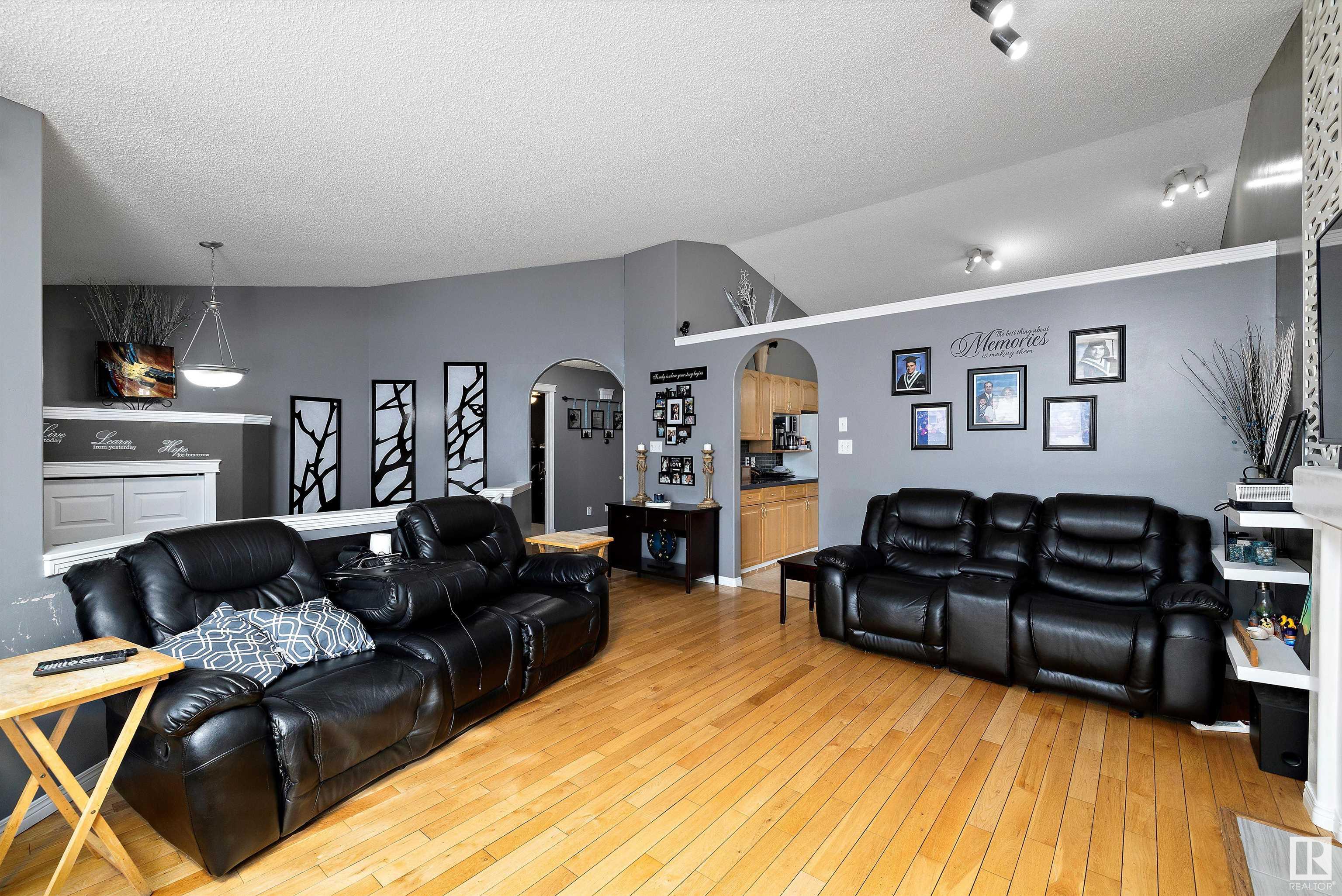 http://cdnparap120.paragonrels.com/ParagonImages/Property/p12/RAE/225342547/2/0/0/ba897b244c778634dcb0b39fbb62952b/1/e83e2fd1b044c455f3076637ae3b78cf/225342547-790cd6db-d57e-4115-b865-a743dc66b9f6.JPG