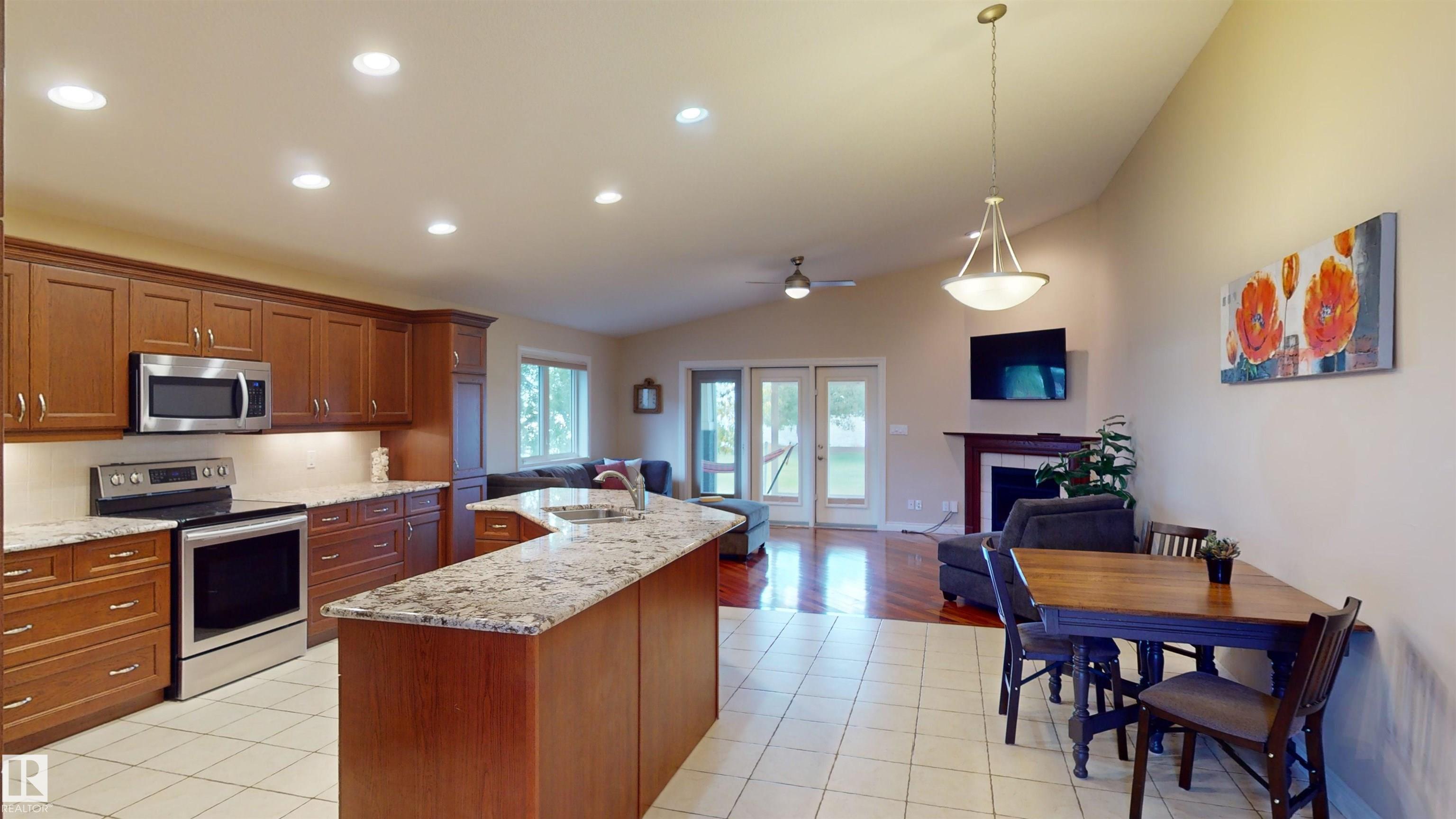 Photo 12 at 53026 Rge Road 43, Rizzie Beach, Rural Parkland County