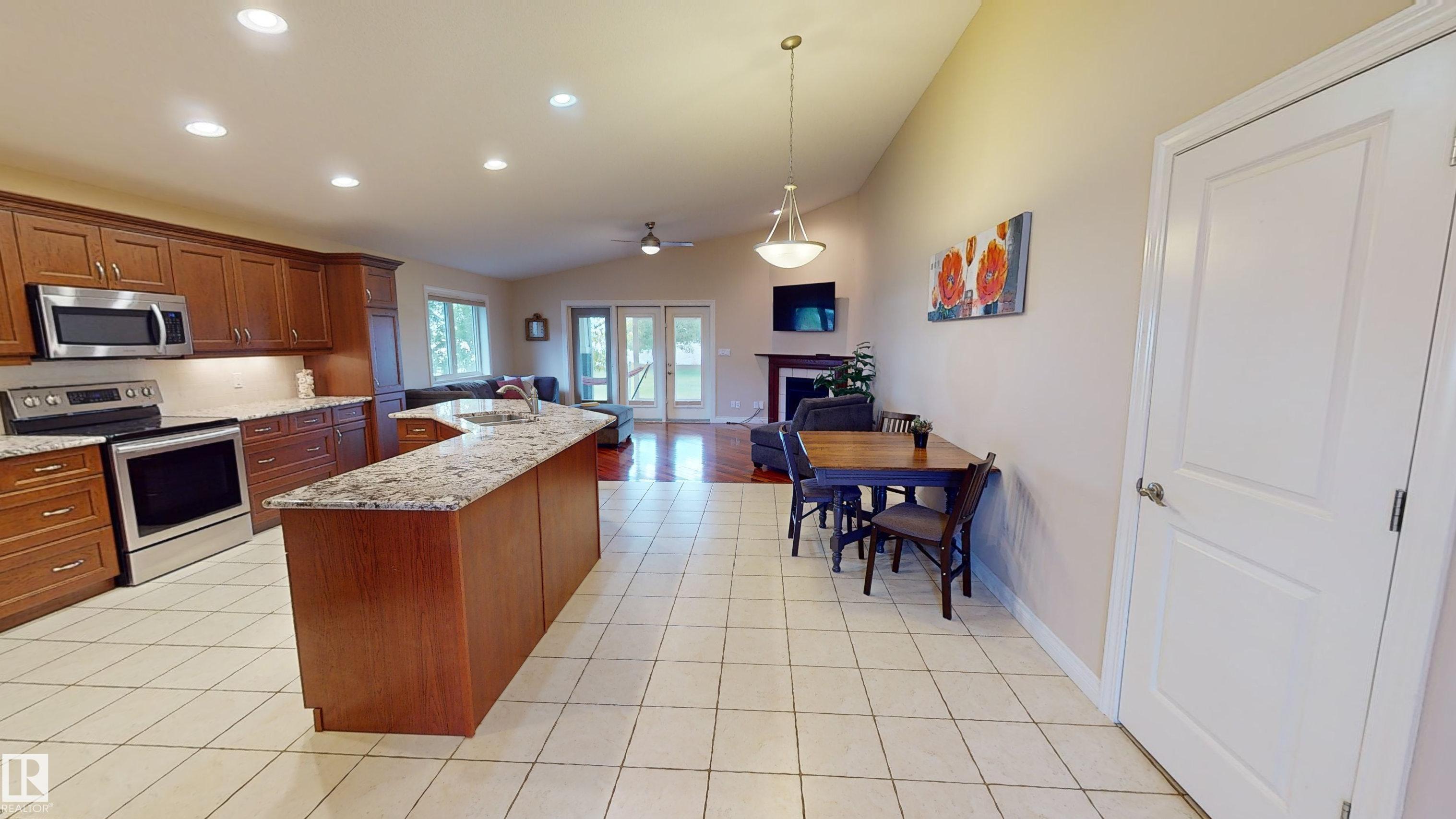 Photo 13 at 53026 Rge Road 43, Rizzie Beach, Rural Parkland County