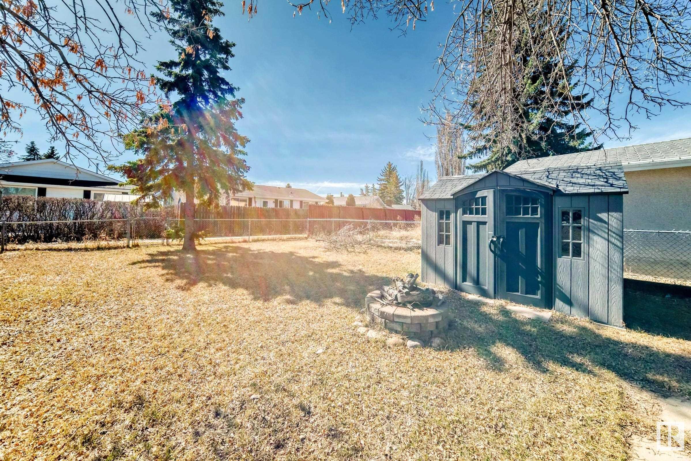 http://cdnparap120.paragonrels.com/ParagonImages/Property/p12/RAE/225343033/17/0/0/42db60c3fb936a6b8f7271a504bb95c2/1/510c3ff6b5f0a00f1335bdacd72d1e7d/225343033-3c8708d8-72bc-4ee5-affe-e0effcb404cc.JPG