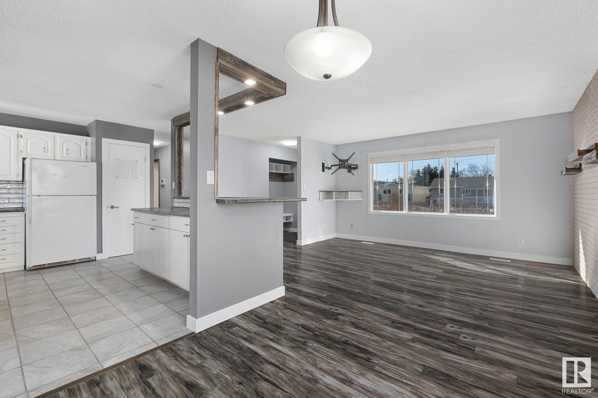 Photo 11 at 10116 104 Avenue, Morinville