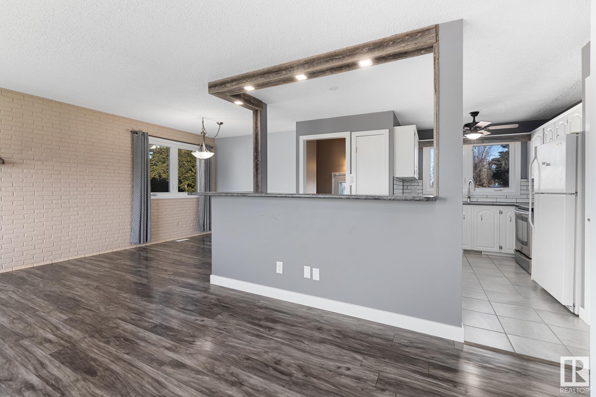 Photo 4 at 10116 104 Avenue, Morinville