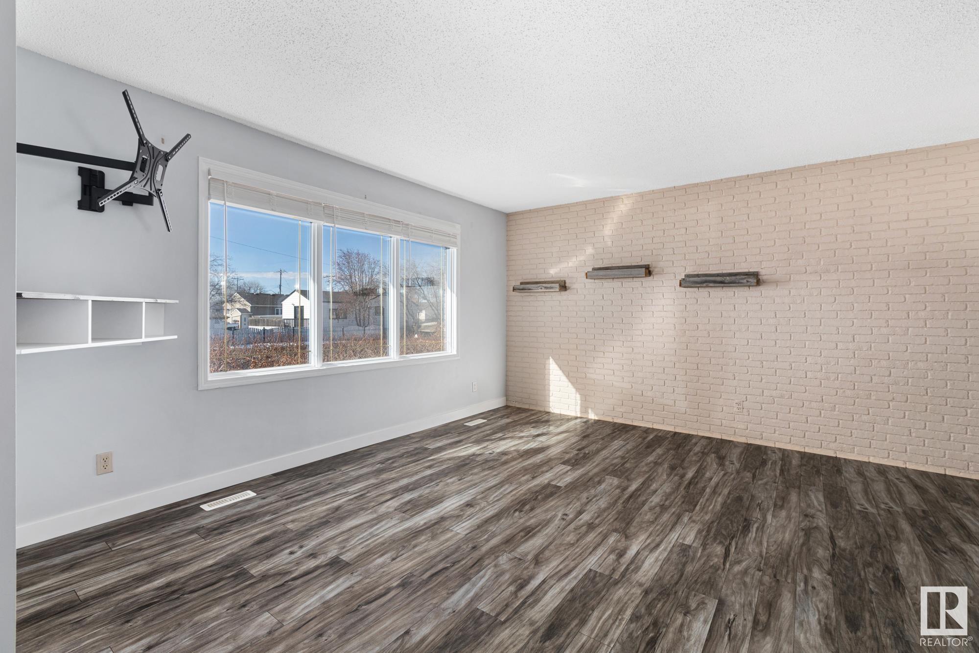 Photo 6 at 10116 104 Avenue, Morinville