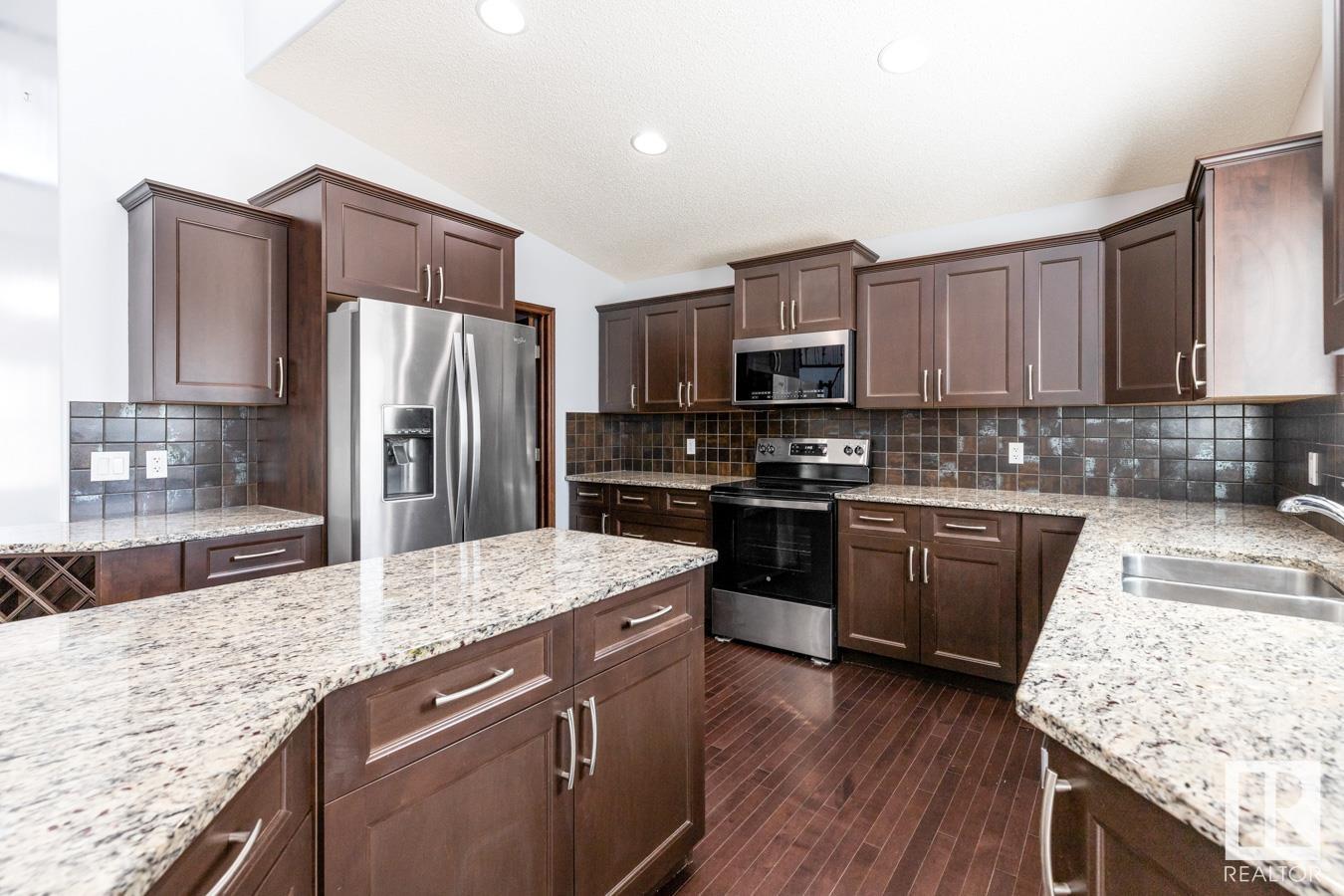 Photo 12 at 20511 93 Avenue Nw, Webber Greens, Edmonton